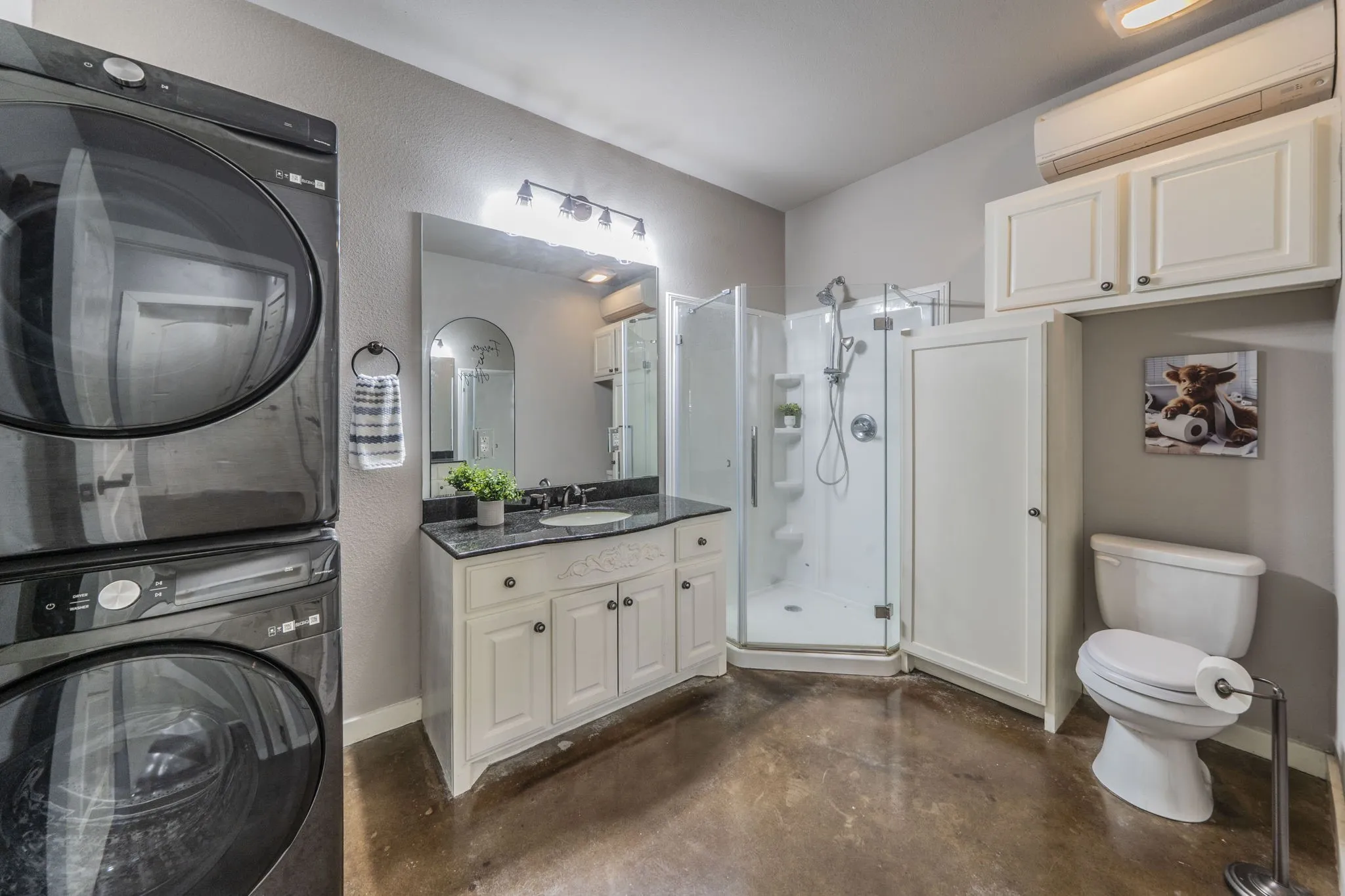 Full bath in secondary unit