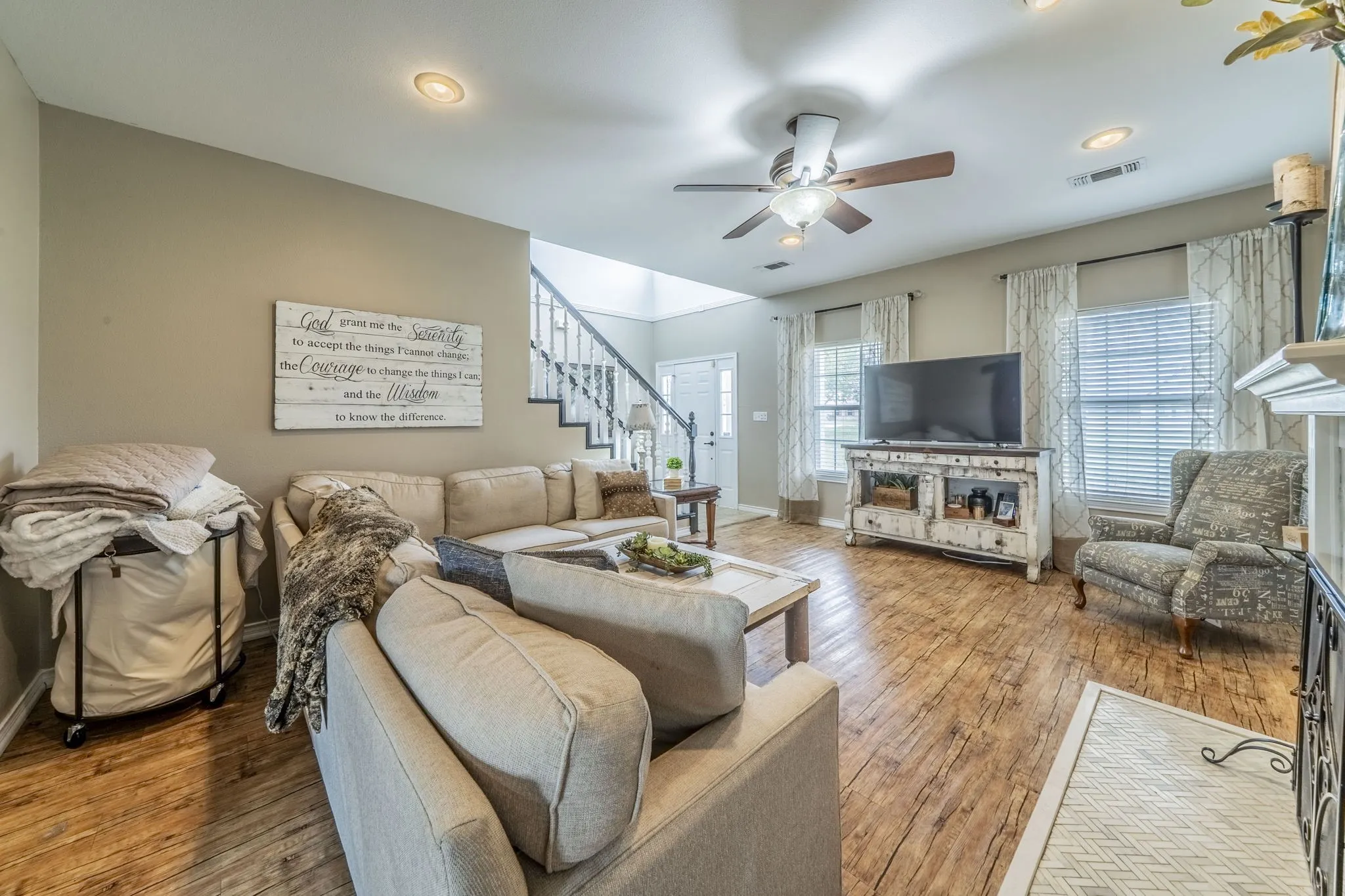Single Family Residence For Sale in Grayson County , 1992 Bledsoe Road, Gunter, Texas 75058, 3 Bedroom, 3 Bathroom, 2 Garage spaces, 2,160 Sqft, built in 1996, mls#21118891, Real Estate Agent in Gunter, Homes For Sale in Grayson county, Homes For Sale in Gunter, Realtor in Gunter Texas, Real Estate Brokerage Independent Realty Texas, Luminita Cordes Realtor