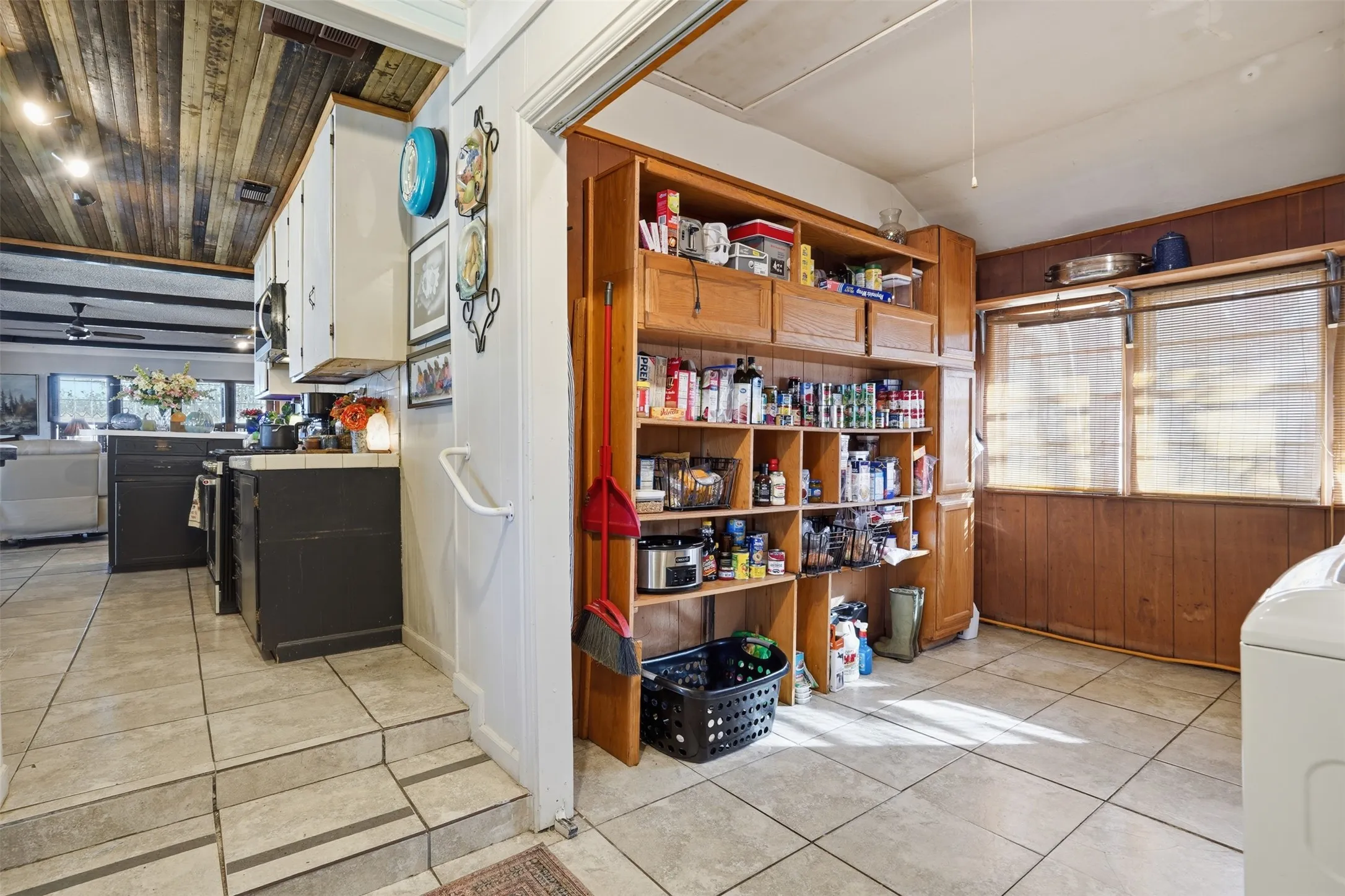 Single Family Residence For Sale in Palo Pinto County , 336 S 8th Avenue, Palo Pinto, Texas 76484, 3 Bedroom, 2 Bathroom, Garage spaces, 2,276 Sqft, built in 1959, Price $249,000, mls#21118388, Real Estate Agent in Palo Pinto, Homes For Sale in Palo Pinto county, Homes For Sale in Palo Pinto, Realtor in Palo Pinto Texas, Real Estate Brokerage Independent Realty Texas, Luminita Cordes Realtor