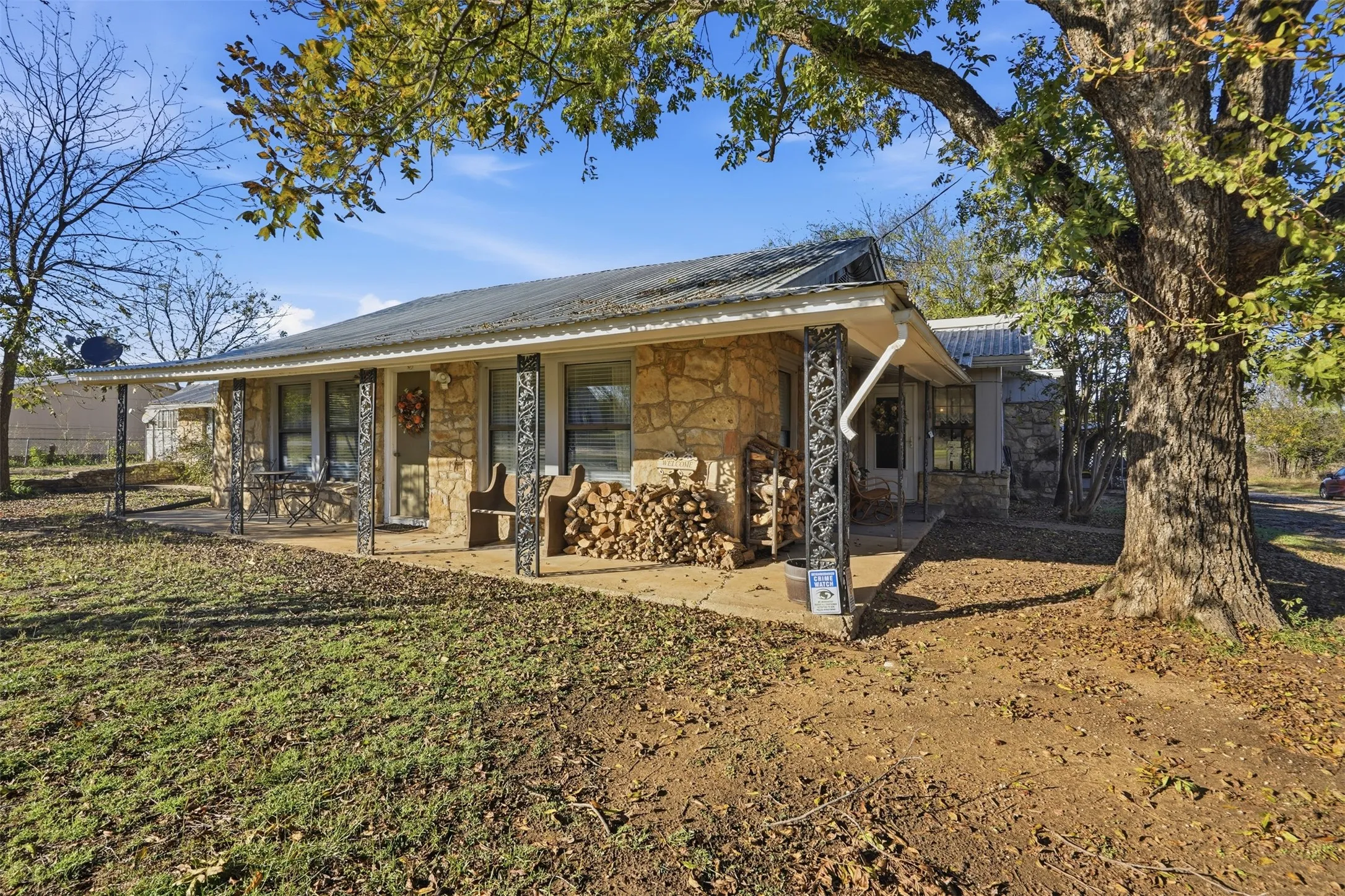 Single Family Residence For Sale in Palo Pinto County , 336 S 8th Avenue, Palo Pinto, Texas 76484, 3 Bedroom, 2 Bathroom, Garage spaces, 2,276 Sqft, built in 1959, Price $249,000, mls#21118388, Real Estate Agent in Palo Pinto, Homes For Sale in Palo Pinto county, Homes For Sale in Palo Pinto, Realtor in Palo Pinto Texas, Real Estate Brokerage Independent Realty Texas, Luminita Cordes Realtor
