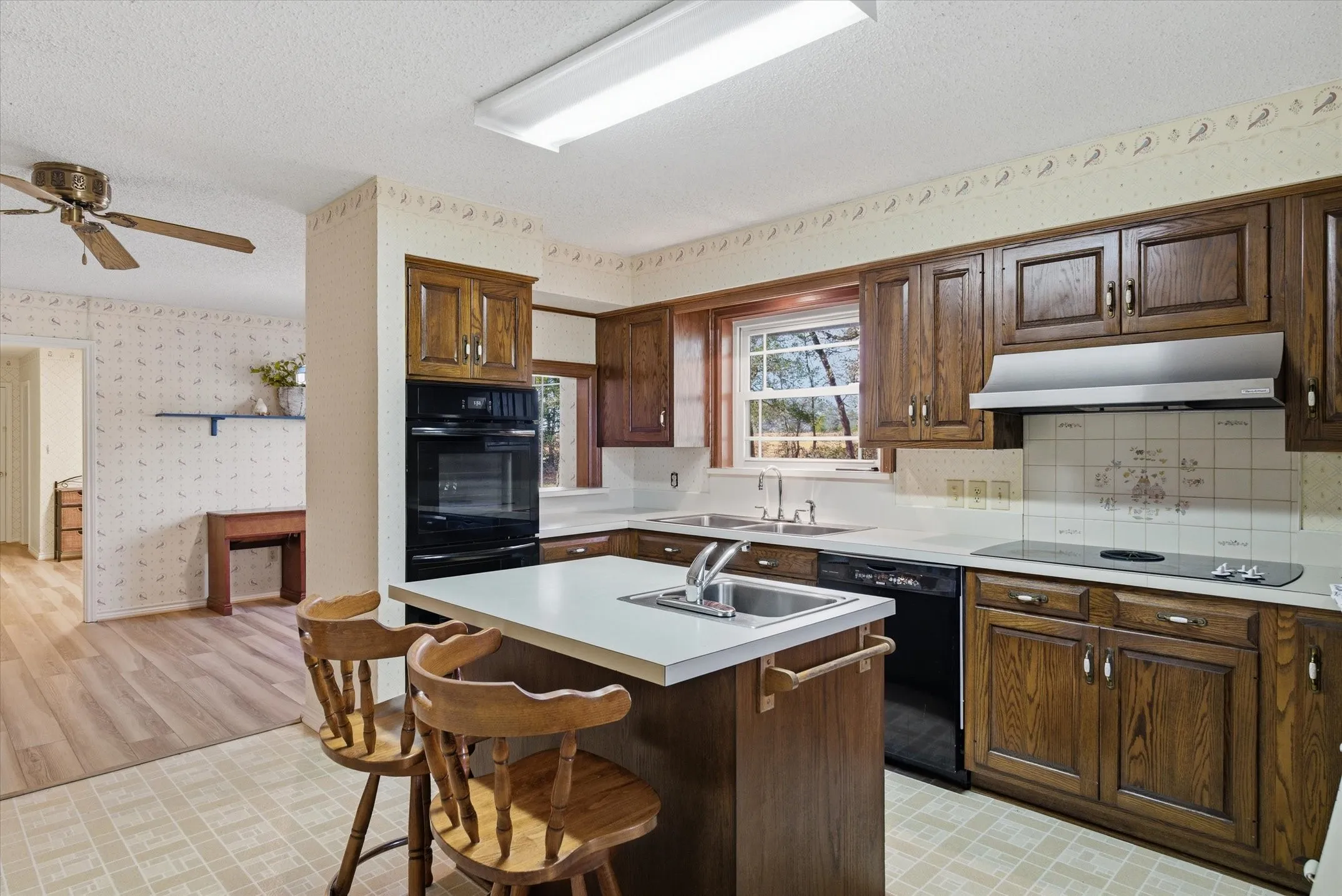 Single Family Residence For Sale in Van Zandt County , 11384 Fm 859, Wills Point, Texas 75169, 3 Bedrooms, 3 Bathrooms, 4 Garage spaces, 2,761 Sqft, built in 1984, Preowned, Price $499,950, mls#21119213, Real Estate Agent in Wills Point, Homes For Sale in Van Zandt county, Homes For Sale in Wills Point, Realtor in Wills Point Texas, Real Estate Brokerage Independent Realty Texas, Luminita Cordes Realtor