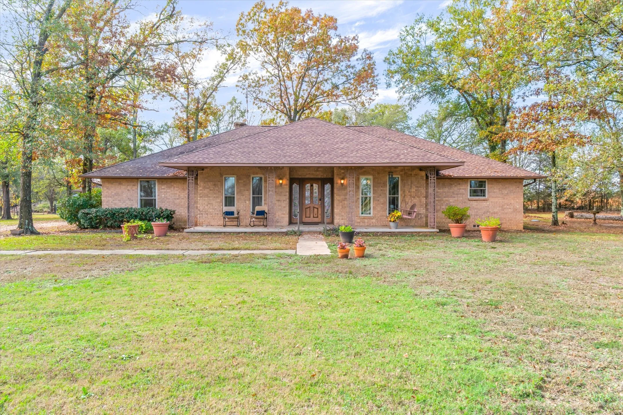 Single Family Residence For Sale in Van Zandt County , 11384 Fm 859, Wills Point, Texas 75169, 3 Bedrooms, 3 Bathrooms, 4 Garage spaces, 2,761 Sqft, built in 1984, Preowned, Price $499,950, mls#21119213, Real Estate Agent in Wills Point, Homes For Sale in Van Zandt county, Homes For Sale in Wills Point, Realtor in Wills Point Texas, Real Estate Brokerage Independent Realty Texas, Luminita Cordes Realtor
