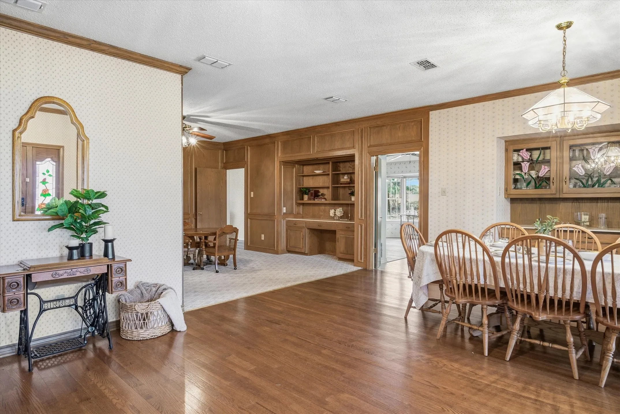 Single Family Residence For Sale in Van Zandt County , 11384 Fm 859, Wills Point, Texas 75169, 3 Bedrooms, 3 Bathrooms, 4 Garage spaces, 2,761 Sqft, built in 1984, Preowned, Price $499,950, mls#21119213, Real Estate Agent in Wills Point, Homes For Sale in Van Zandt county, Homes For Sale in Wills Point, Realtor in Wills Point Texas, Real Estate Brokerage Independent Realty Texas, Luminita Cordes Realtor