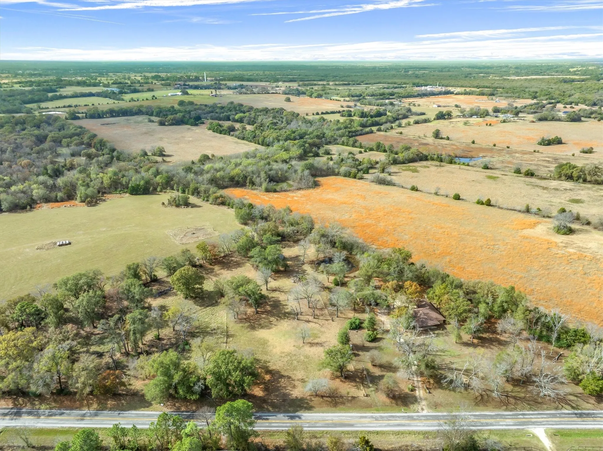 Single Family Residence For Sale in Van Zandt County , 11384 Fm 859, Wills Point, Texas 75169, 3 Bedrooms, 3 Bathrooms, 4 Garage spaces, 2,761 Sqft, built in 1984, Preowned, Price $499,950, mls#21119213, Real Estate Agent in Wills Point, Homes For Sale in Van Zandt county, Homes For Sale in Wills Point, Realtor in Wills Point Texas, Real Estate Brokerage Independent Realty Texas, Luminita Cordes Realtor