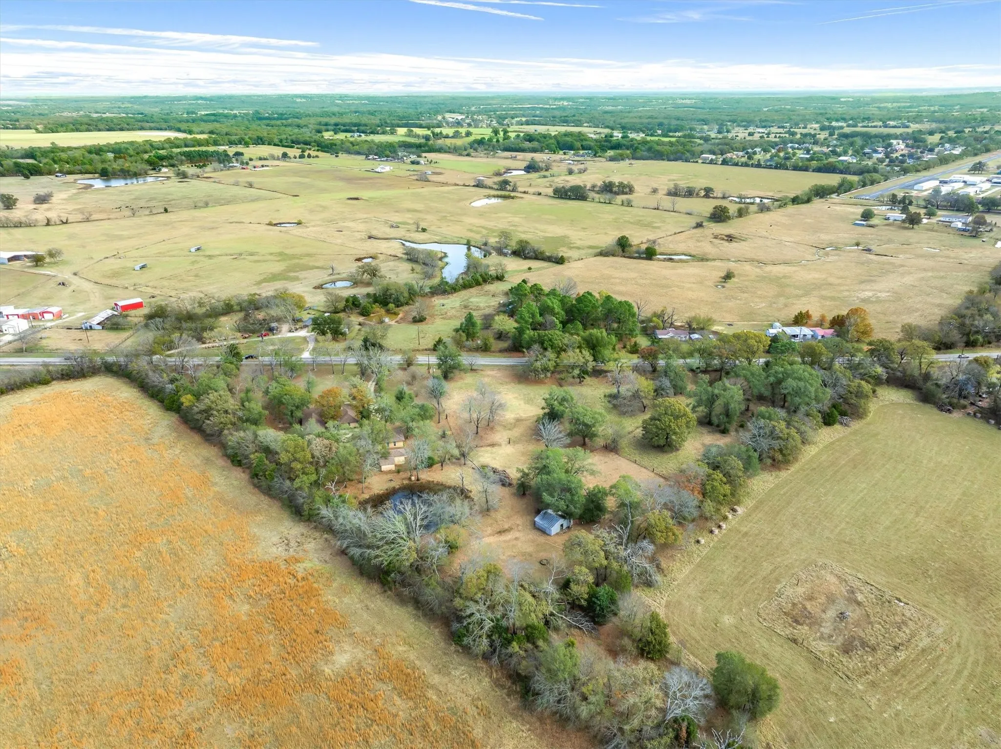 Single Family Residence For Sale in Van Zandt County , 11384 Fm 859, Wills Point, Texas 75169, 3 Bedrooms, 3 Bathrooms, 4 Garage spaces, 2,761 Sqft, built in 1984, Preowned, Price $499,950, mls#21119213, Real Estate Agent in Wills Point, Homes For Sale in Van Zandt county, Homes For Sale in Wills Point, Realtor in Wills Point Texas, Real Estate Brokerage Independent Realty Texas, Luminita Cordes Realtor