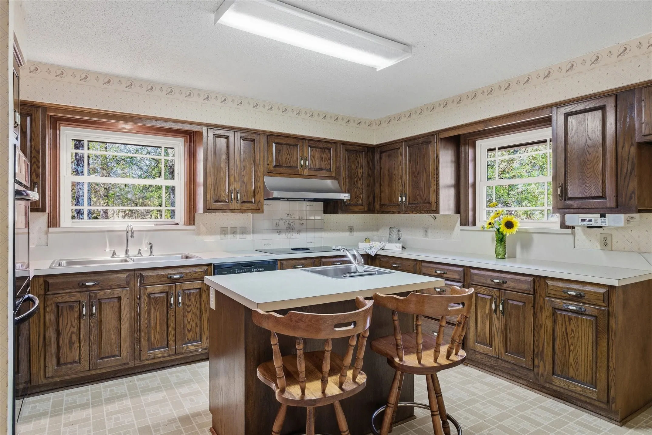 Single Family Residence For Sale in Van Zandt County , 11384 Fm 859, Wills Point, Texas 75169, 3 Bedrooms, 3 Bathrooms, 4 Garage spaces, 2,761 Sqft, built in 1984, Preowned, Price $499,950, mls#21119213, Real Estate Agent in Wills Point, Homes For Sale in Van Zandt county, Homes For Sale in Wills Point, Realtor in Wills Point Texas, Real Estate Brokerage Independent Realty Texas, Luminita Cordes Realtor