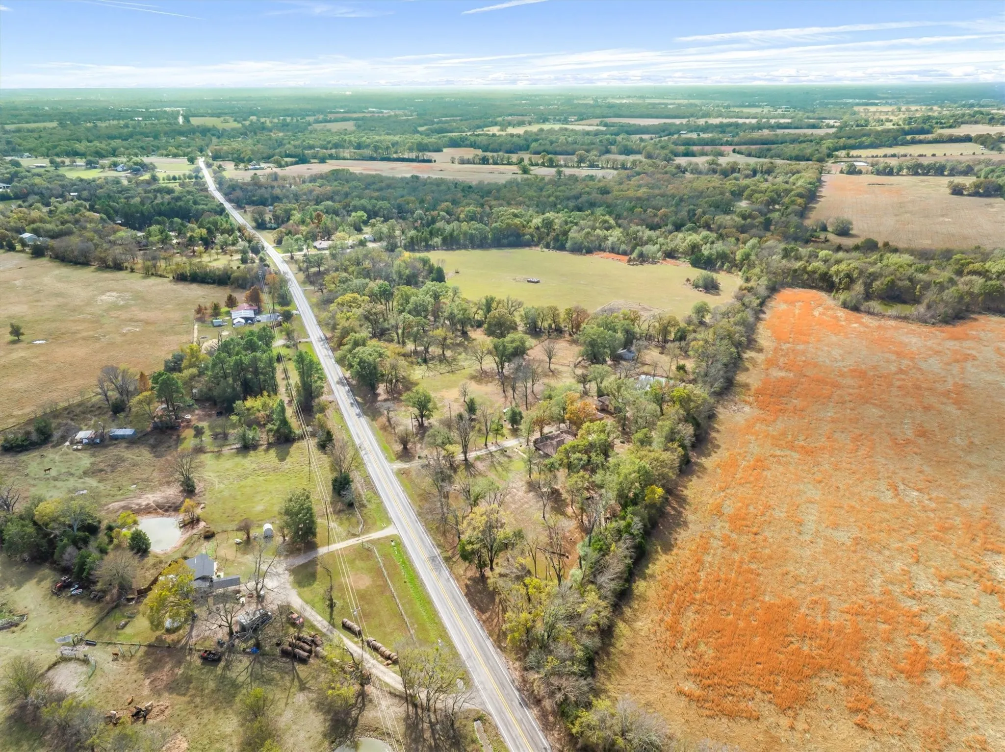 Single Family Residence For Sale in Van Zandt County , 11384 Fm 859, Wills Point, Texas 75169, 3 Bedrooms, 3 Bathrooms, 4 Garage spaces, 2,761 Sqft, built in 1984, Preowned, Price $499,950, mls#21119213, Real Estate Agent in Wills Point, Homes For Sale in Van Zandt county, Homes For Sale in Wills Point, Realtor in Wills Point Texas, Real Estate Brokerage Independent Realty Texas, Luminita Cordes Realtor