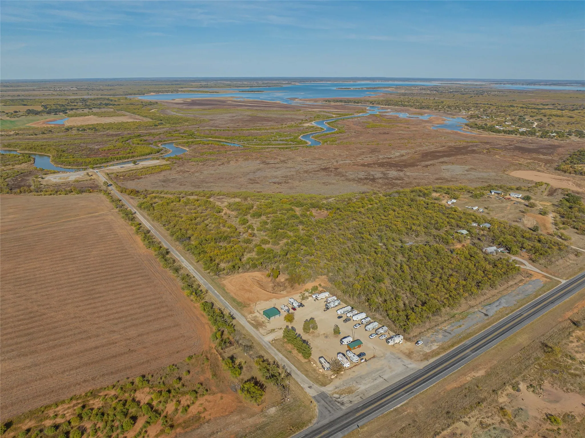 Aerial view of property's location featuring a nearby body of water and rural landscape