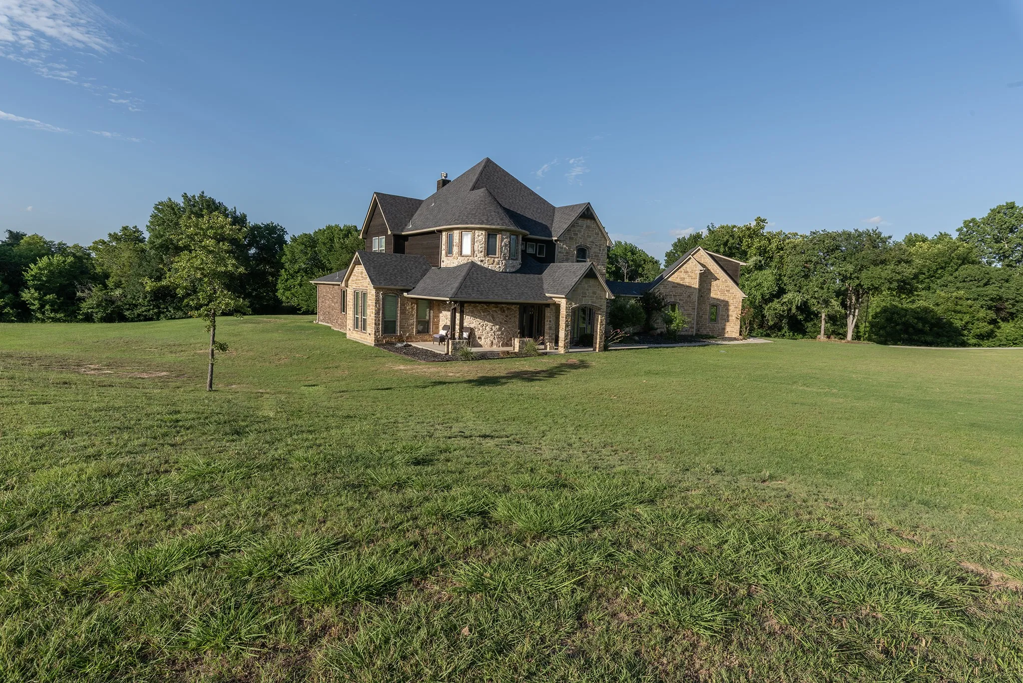 Single Family Residence For Sale in Parker County , 101 E Bozeman Lane, Fort Worth, Texas 76108, 4 Bedroom, 4 Bathroom, 2 Garage spaces, 4,363 Sqft, built in 2015, Preowned, mls#21118973, Real Estate Agent in Fort Worth, Homes For Sale in Parker county, Homes For Sale in Fort Worth, Realtor in Fort Worth Texas, Real Estate Brokerage Independent Realty Texas, Luminita Cordes Realtor