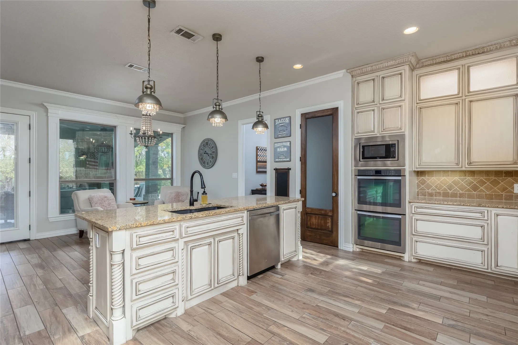 Single Family Residence For Sale in Parker County , 101 E Bozeman Lane, Fort Worth, Texas 76108, 4 Bedroom, 4 Bathroom, 2 Garage spaces, 4,363 Sqft, built in 2015, Preowned, mls#21118973, Real Estate Agent in Fort Worth, Homes For Sale in Parker county, Homes For Sale in Fort Worth, Realtor in Fort Worth Texas, Real Estate Brokerage Independent Realty Texas, Luminita Cordes Realtor