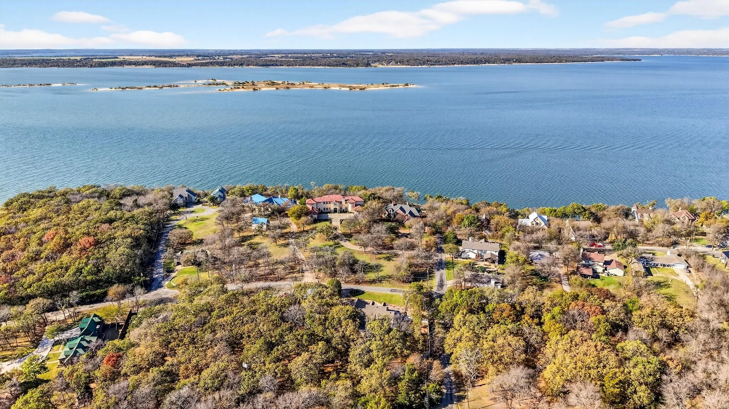 Single Family Residence For Sale in Grayson County , 380 Crescent Drive, Pottsboro, Texas 75076, 4 Bedroom, 3 Bathroom, 3 Garage spaces, 2,382 Sqft, built in 2006, Preowned, mls#21116884, Real Estate Agent in Pottsboro, Homes For Sale in Grayson county, Homes For Sale in Pottsboro, Realtor in Pottsboro Texas, Real Estate Brokerage Independent Realty Texas, Luminita Cordes Realtor