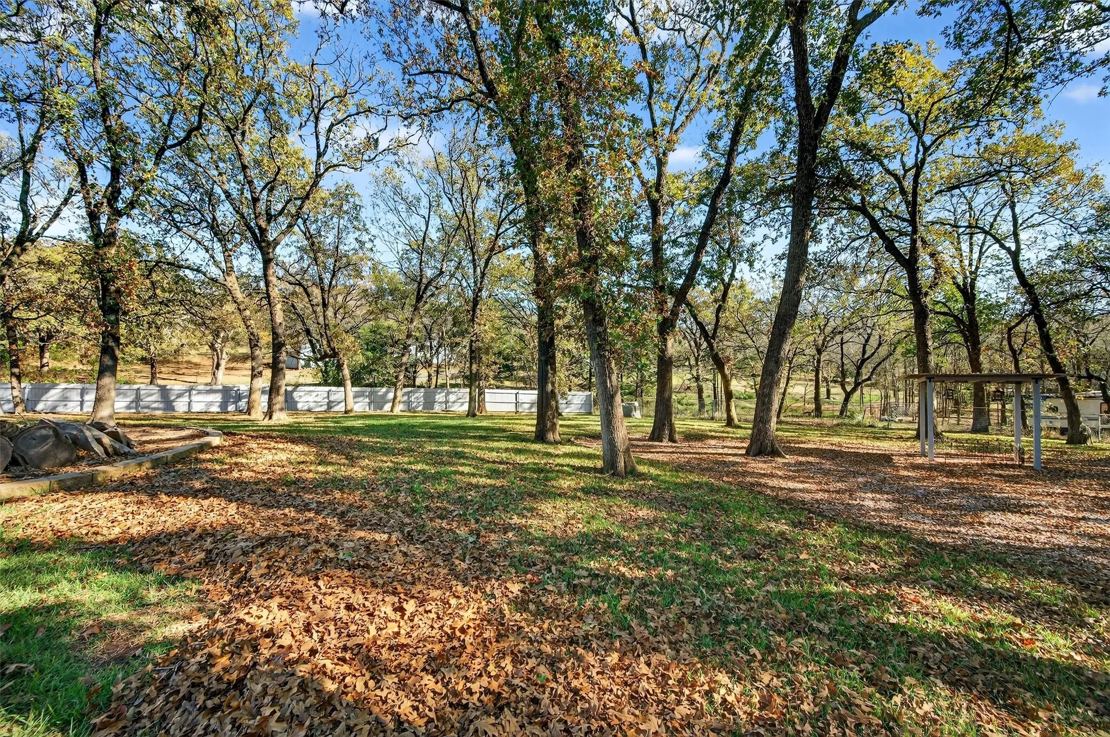 Single Family Residence For Sale in Grayson County , 380 Crescent Drive, Pottsboro, Texas 75076, 4 Bedroom, 3 Bathroom, 3 Garage spaces, 2,382 Sqft, built in 2006, Preowned, mls#21116884, Real Estate Agent in Pottsboro, Homes For Sale in Grayson county, Homes For Sale in Pottsboro, Realtor in Pottsboro Texas, Real Estate Brokerage Independent Realty Texas, Luminita Cordes Realtor