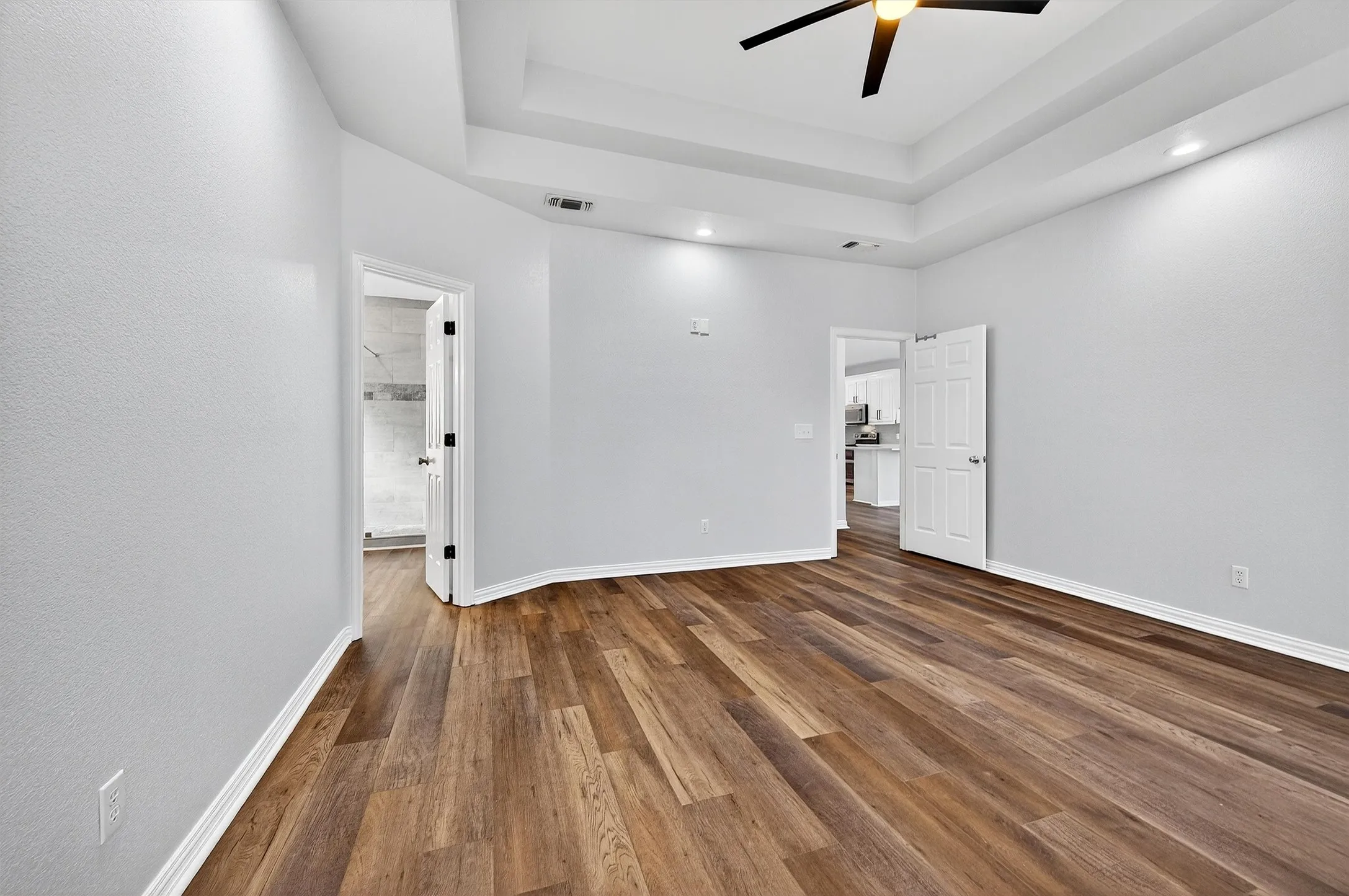 Single Family Residence For Sale in Grayson County , 380 Crescent Drive, Pottsboro, Texas 75076, 4 Bedroom, 3 Bathroom, 3 Garage spaces, 2,382 Sqft, built in 2006, Preowned, mls#21116884, Real Estate Agent in Pottsboro, Homes For Sale in Grayson county, Homes For Sale in Pottsboro, Realtor in Pottsboro Texas, Real Estate Brokerage Independent Realty Texas, Luminita Cordes Realtor