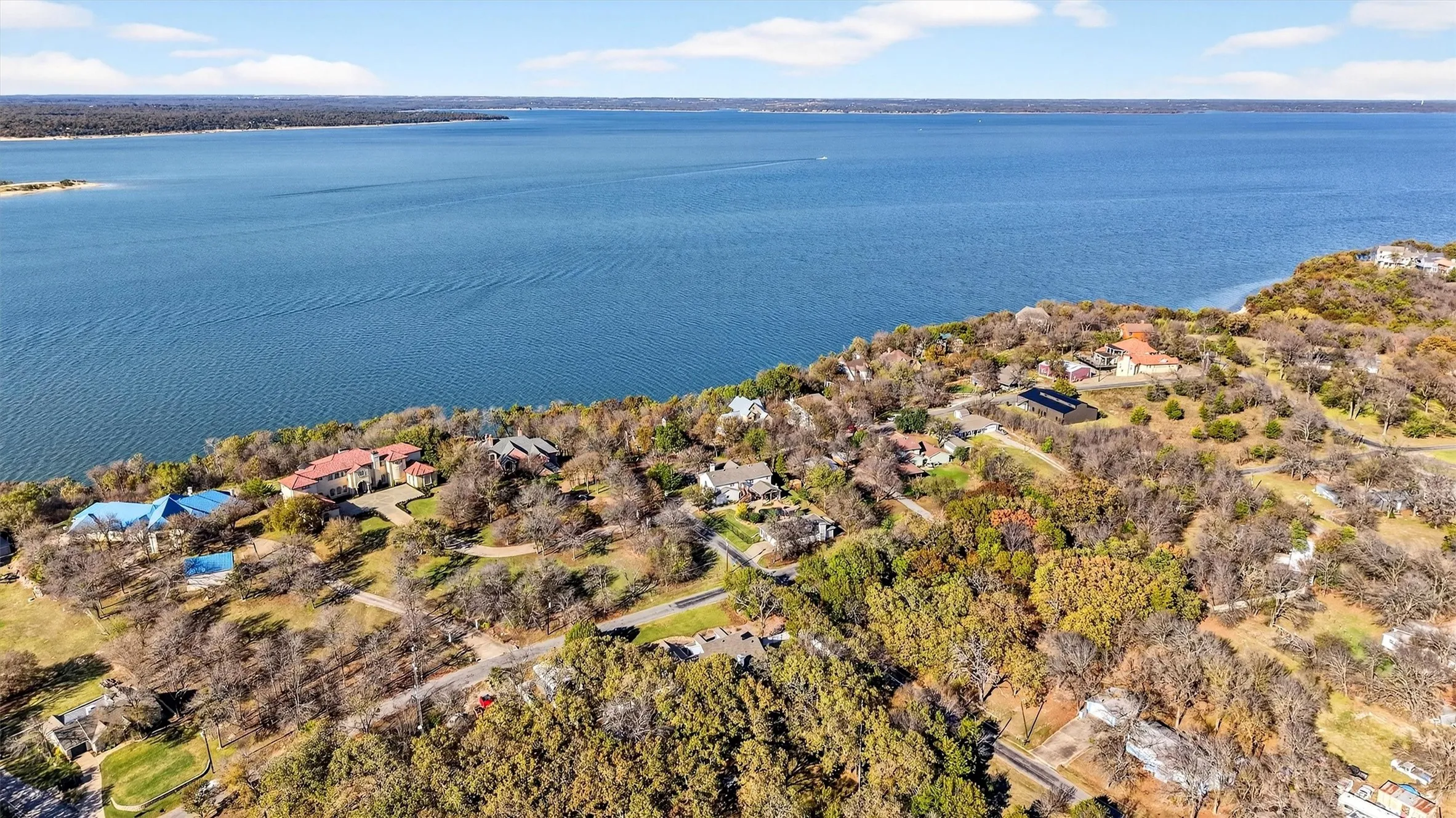 Single Family Residence For Sale in Grayson County , 380 Crescent Drive, Pottsboro, Texas 75076, 4 Bedroom, 3 Bathroom, 3 Garage spaces, 2,382 Sqft, built in 2006, Preowned, mls#21116884, Real Estate Agent in Pottsboro, Homes For Sale in Grayson county, Homes For Sale in Pottsboro, Realtor in Pottsboro Texas, Real Estate Brokerage Independent Realty Texas, Luminita Cordes Realtor
