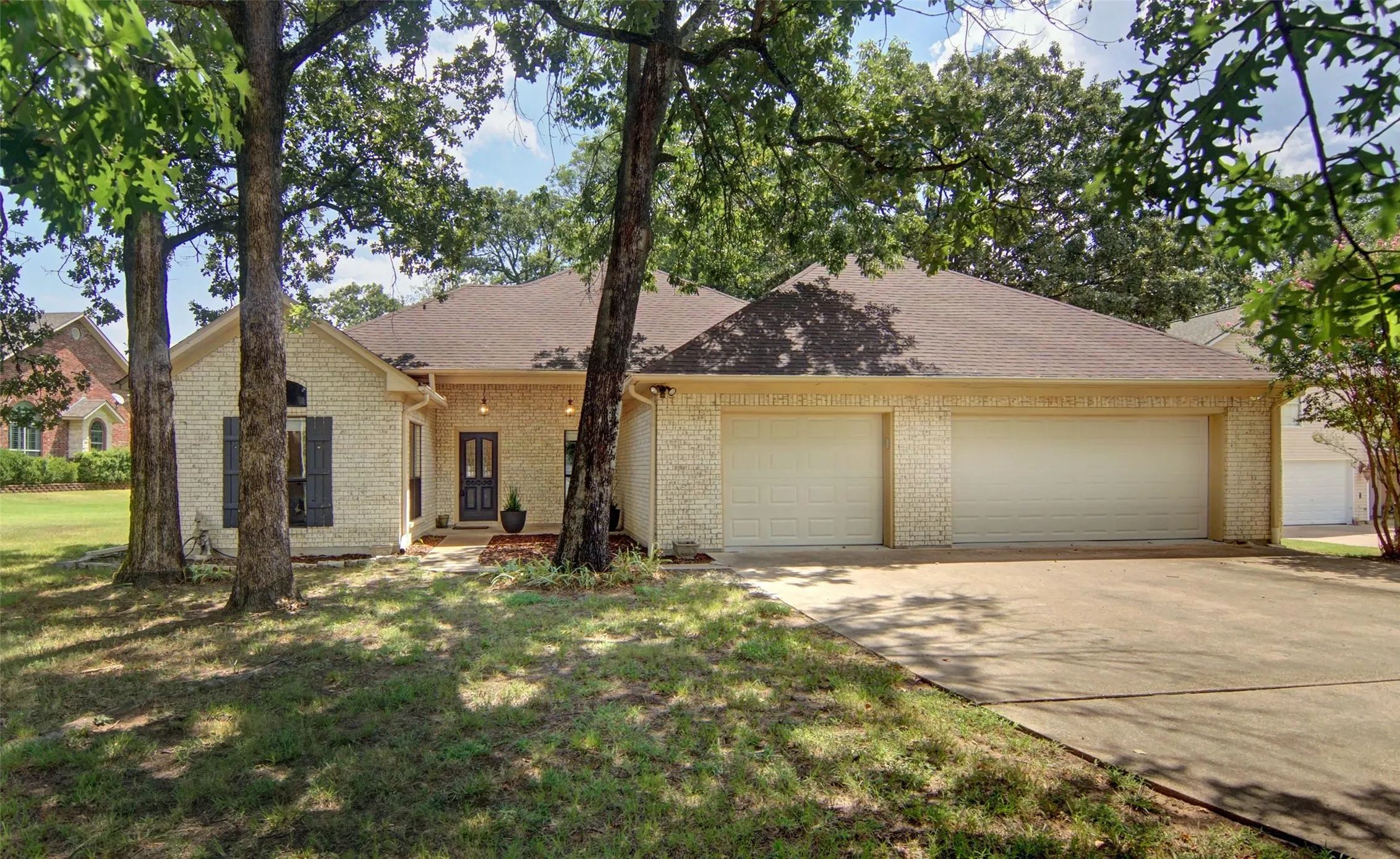 Single Family Residence For Sale in Wood County , 171 CR 1997, Yantis, Texas 75497, 3 Bedroom, 2 Bathroom, 3 Garage spaces, 1,832 Sqft, built in 1992, Preowned, mls#21119376, Real Estate Agent in Yantis, Homes For Sale in Wood county, Homes For Sale in Yantis, Realtor in Yantis Texas, Real Estate Brokerage Independent Realty Texas, Luminita Cordes Realtor