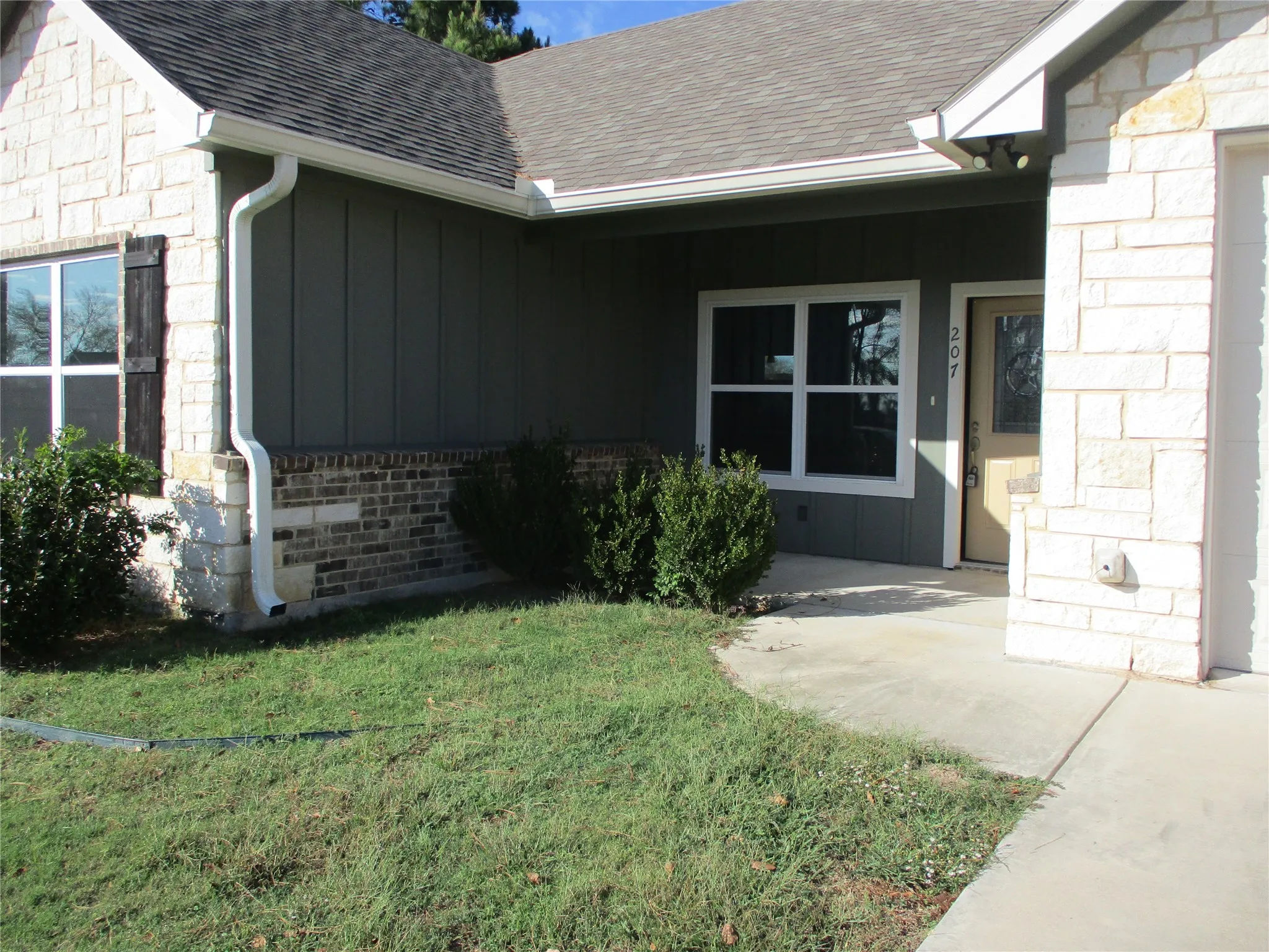 Single Family Residence For Sale in Rains County , 207 Mill Street, Emory, Texas 75440, 3 Bedroom, 2 Bathroom, 1 Garage spaces, 1,479 Sqft, built in 2021, Preowned, Price $329,000, mls#21119758, Real Estate Agent in Emory, Homes For Sale in Rains county, Homes For Sale in Emory, Realtor in Emory Texas, Real Estate Brokerage Independent Realty Texas, Luminita Cordes Realtor