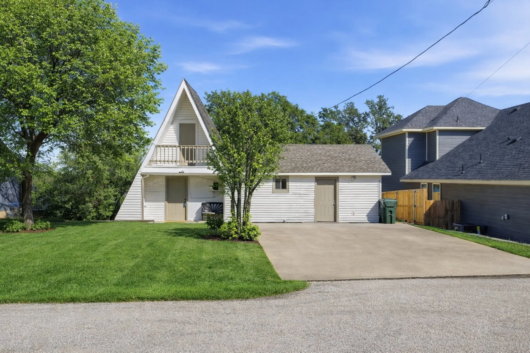 Single Family Residence For Sale in Hood County , 2707 Austin Drive, Granbury, Texas 76048, 2 Bedrooms, 2 Bathrooms, Garage spaces, 1,281 Sqft, built in 1983, Price $200,000, mls#21114026, Real Estate Agent in Granbury, Homes For Sale in Hood county, Homes For Sale in Granbury, Realtor in Granbury Texas, Real Estate Brokerage Independent Realty Texas, Luminita Cordes Realtor