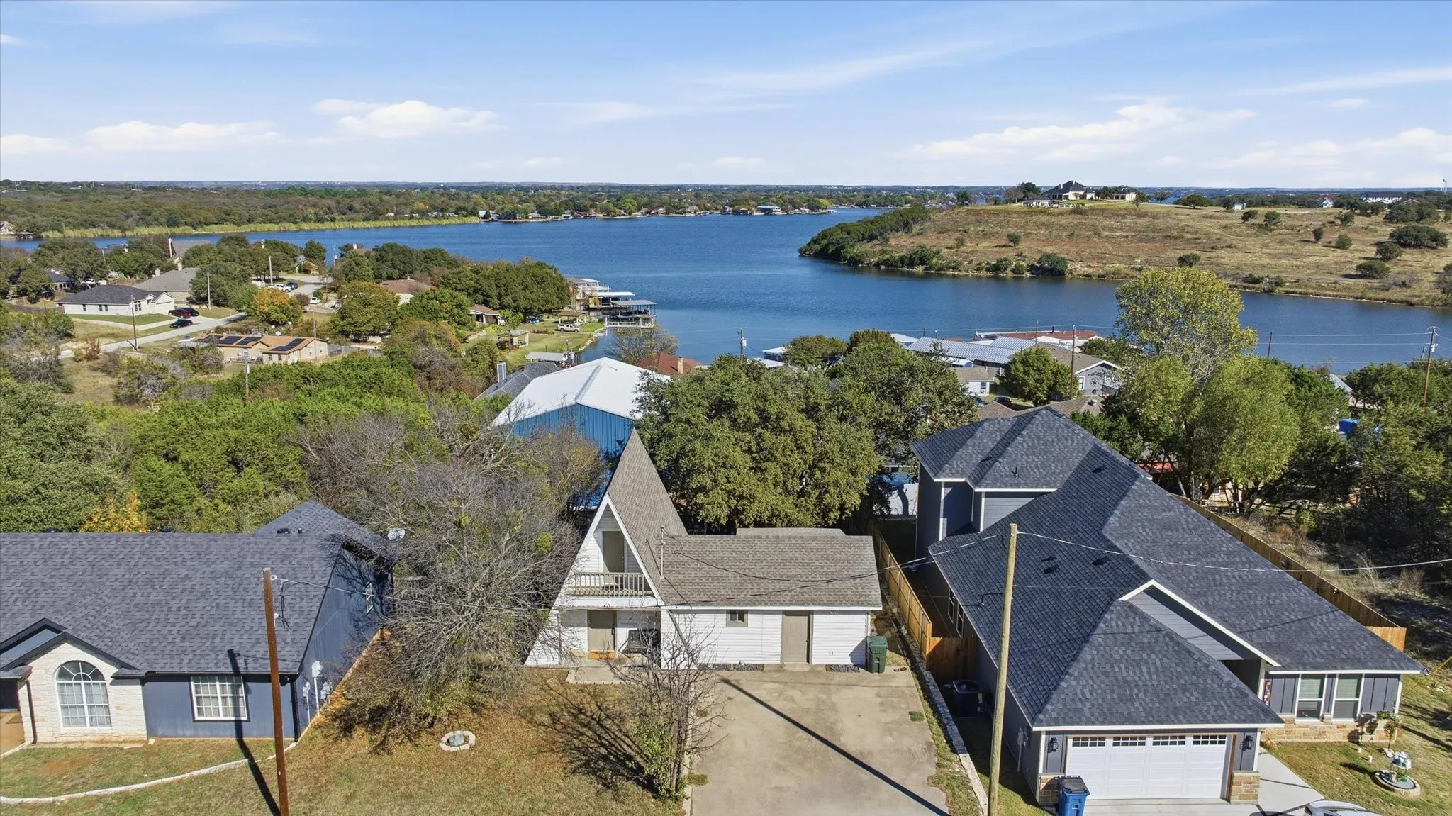 *Motivated Seller* Aerial view of residential area featuring a nearby body of water