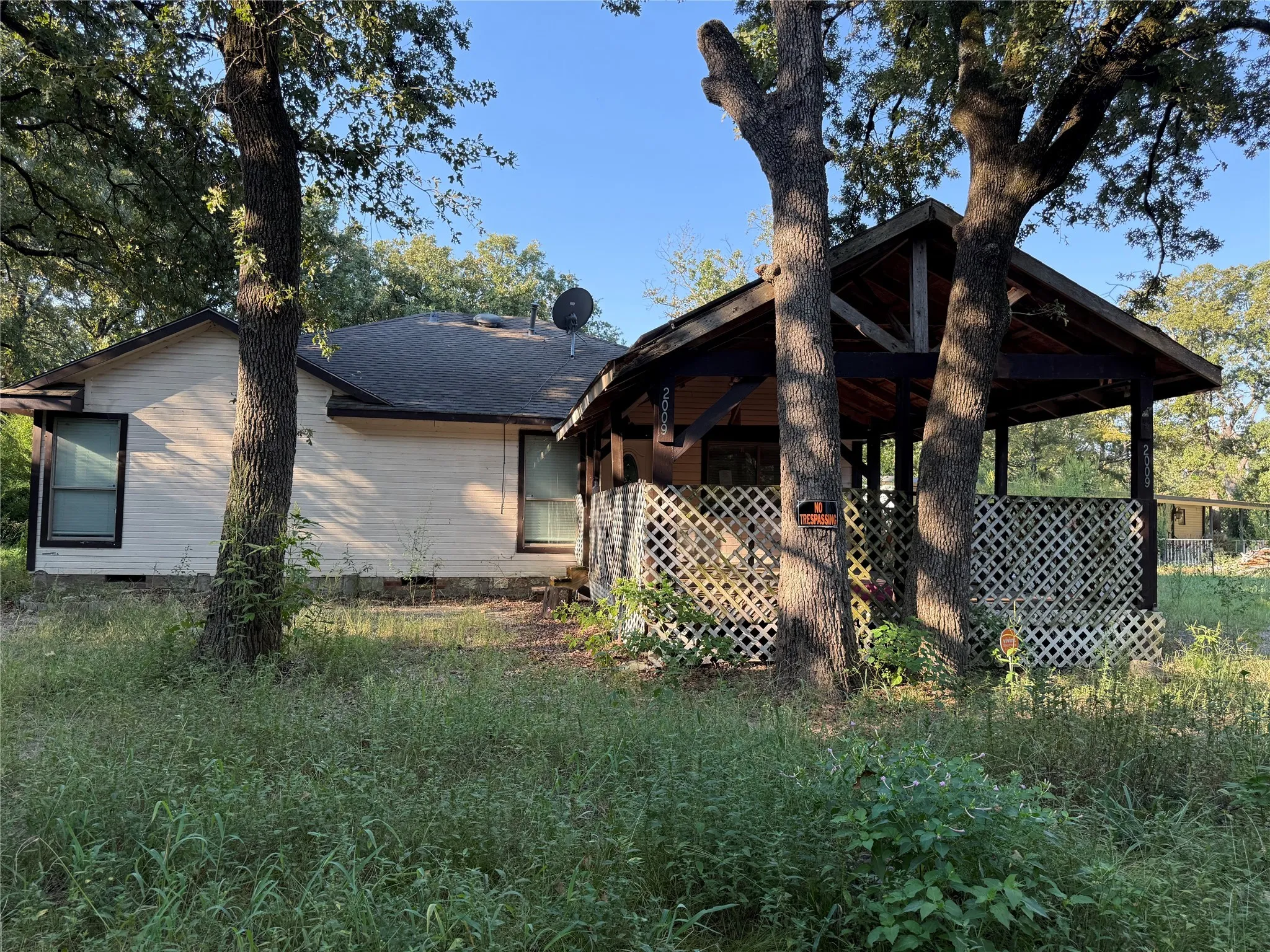 Single Family Residence For Sale in Hunt County , 2009 Apache Road, Quinlan, Texas 75474, 3 Bedroom, 2 Bathroom, Garage spaces, 1,385 Sqft, built in 2009, Price $189,900, mls#21119949, Real Estate Agent in Quinlan, Homes For Sale in Hunt county, Homes For Sale in Quinlan, Realtor in Quinlan Texas, Real Estate Brokerage Independent Realty Texas, Luminita Cordes Realtor