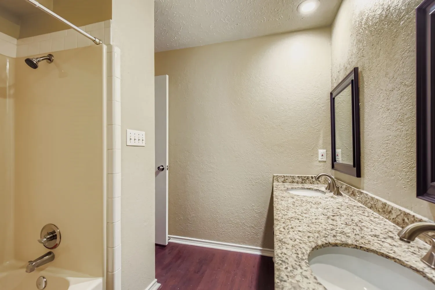 Condominium For Sale in Rockwall County , 3323 Augusta Boulevard, Rockwall, Texas 75087, 3 Bedroom, 2 Bathroom, 2 Garage spaces, 1,952 Sqft, built in 1984, Preowned, mls#21119723, Real Estate Agent in Rockwall, Homes For Sale in Rockwall county, Homes For Sale in Rockwall, Realtor in Rockwall Texas, Real Estate Brokerage Independent Realty Texas, Luminita Cordes Realtor