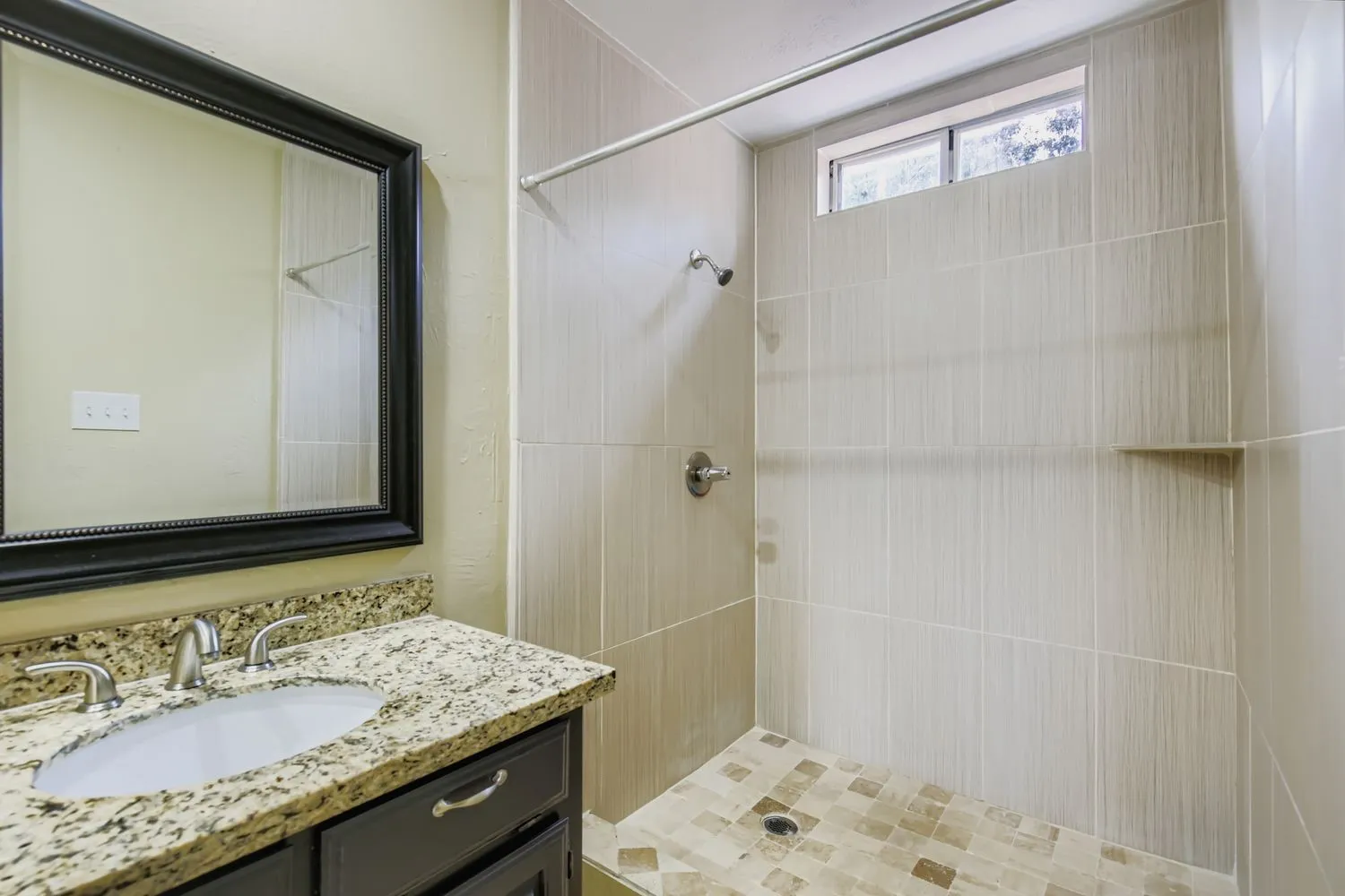 Condominium For Sale in Rockwall County , 3323 Augusta Boulevard, Rockwall, Texas 75087, 3 Bedroom, 2 Bathroom, 2 Garage spaces, 1,952 Sqft, built in 1984, Preowned, mls#21119723, Real Estate Agent in Rockwall, Homes For Sale in Rockwall county, Homes For Sale in Rockwall, Realtor in Rockwall Texas, Real Estate Brokerage Independent Realty Texas, Luminita Cordes Realtor