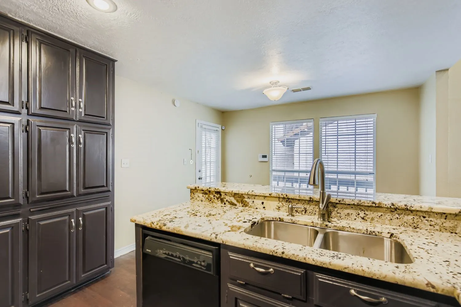 Condominium For Sale in Rockwall County , 3323 Augusta Boulevard, Rockwall, Texas 75087, 3 Bedroom, 2 Bathroom, 2 Garage spaces, 1,952 Sqft, built in 1984, Preowned, mls#21119723, Real Estate Agent in Rockwall, Homes For Sale in Rockwall county, Homes For Sale in Rockwall, Realtor in Rockwall Texas, Real Estate Brokerage Independent Realty Texas, Luminita Cordes Realtor