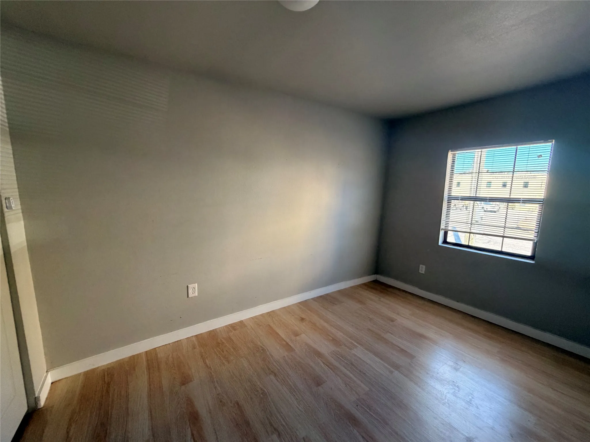 Condominium For Sale in Dallas County , 1115 S Glasgow Drive 2, Dallas, Texas 75223, 2 Bedroom, 2 Bathroom, Garage spaces, 716 Sqft, built in 1947, mls#21120019, Real Estate Agent in Dallas, Homes For Sale in Dallas county, Homes For Sale in Dallas, Realtor in Dallas Texas, Real Estate Brokerage Independent Realty Texas, Luminita Cordes Realtor