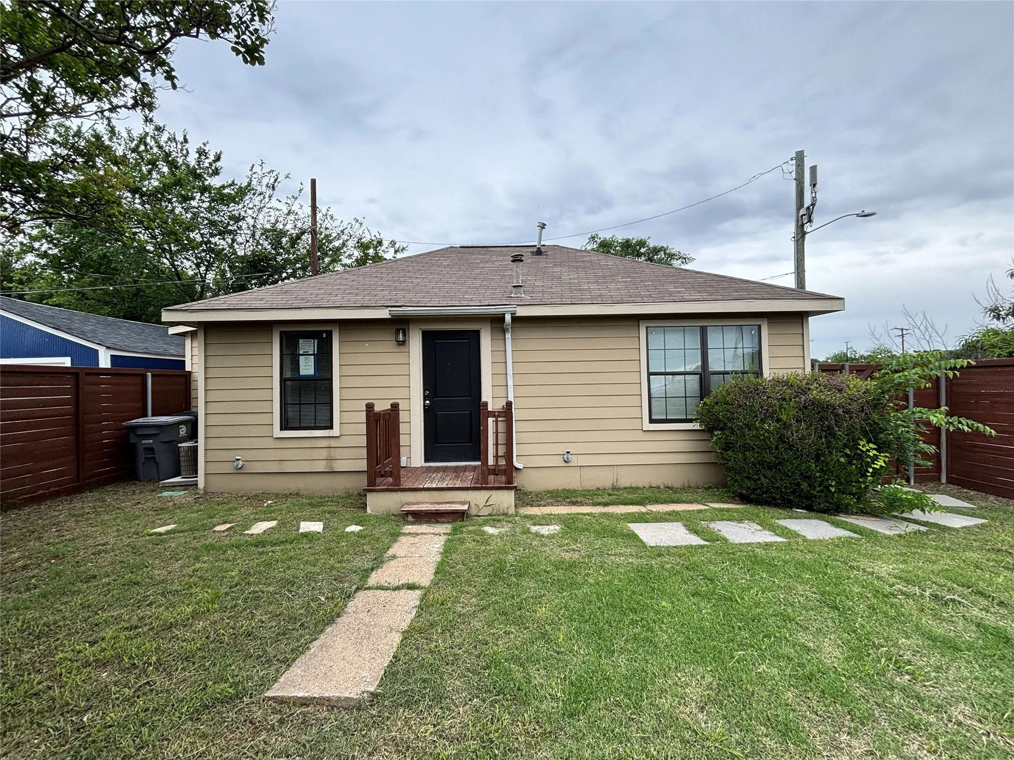 Condominium For Sale in Dallas County , 1115 S Glasgow Drive 2, Dallas, Texas 75223, 2 Bedroom, 2 Bathroom, Garage spaces, 716 Sqft, built in 1947, mls#21120019, Real Estate Agent in Dallas, Homes For Sale in Dallas county, Homes For Sale in Dallas, Realtor in Dallas Texas, Real Estate Brokerage Independent Realty Texas, Luminita Cordes Realtor