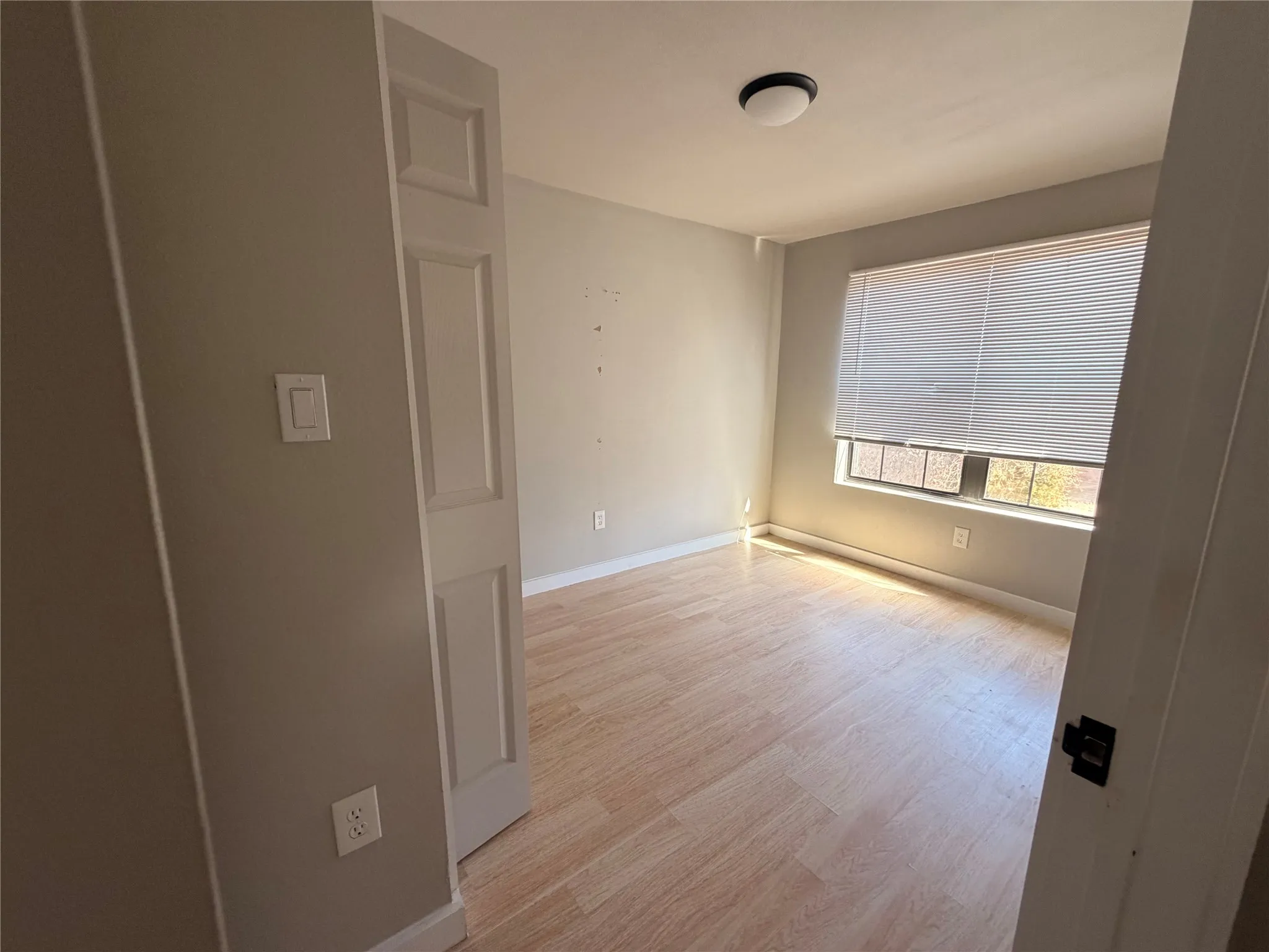 Condominium For Sale in Dallas County , 1115 S Glasgow Drive 2, Dallas, Texas 75223, 2 Bedroom, 2 Bathroom, Garage spaces, 716 Sqft, built in 1947, mls#21120019, Real Estate Agent in Dallas, Homes For Sale in Dallas county, Homes For Sale in Dallas, Realtor in Dallas Texas, Real Estate Brokerage Independent Realty Texas, Luminita Cordes Realtor