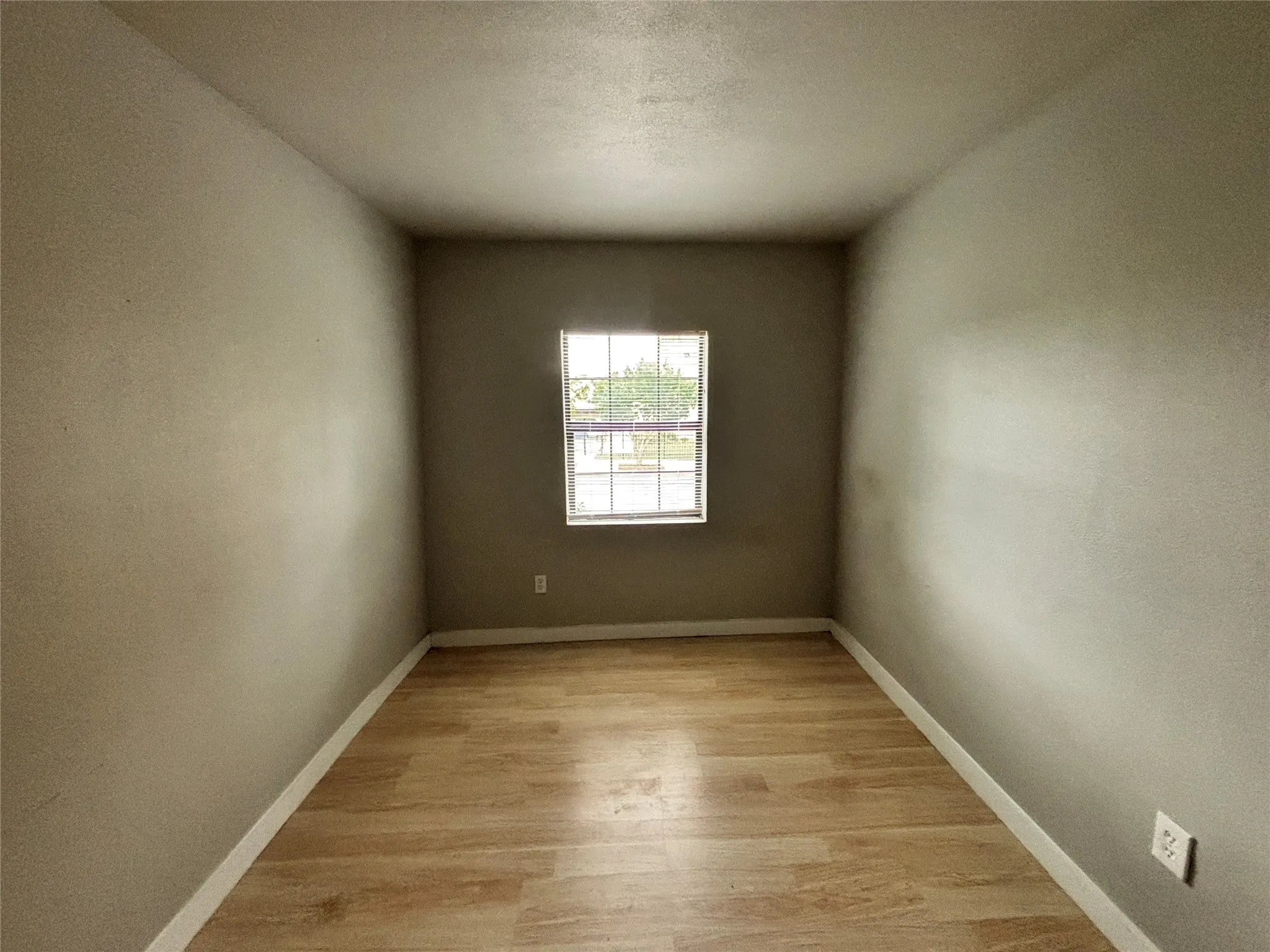 Condominium For Sale in Dallas County , 1115 S Glasgow Drive 2, Dallas, Texas 75223, 2 Bedroom, 2 Bathroom, Garage spaces, 716 Sqft, built in 1947, mls#21120019, Real Estate Agent in Dallas, Homes For Sale in Dallas county, Homes For Sale in Dallas, Realtor in Dallas Texas, Real Estate Brokerage Independent Realty Texas, Luminita Cordes Realtor