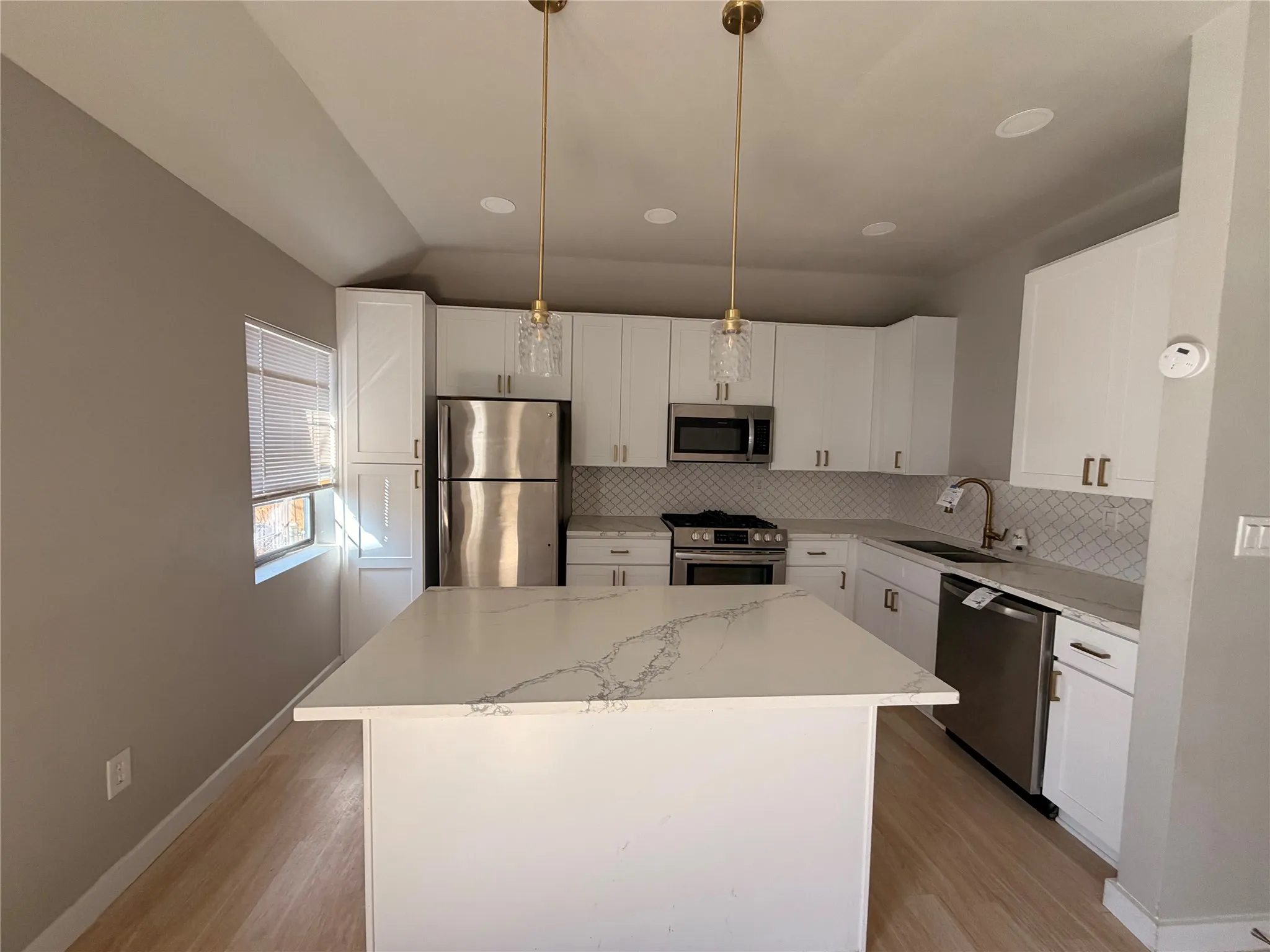 Condominium For Sale in Dallas County , 1115 S Glasgow Drive 2, Dallas, Texas 75223, 2 Bedroom, 2 Bathroom, Garage spaces, 716 Sqft, built in 1947, mls#21120019, Real Estate Agent in Dallas, Homes For Sale in Dallas county, Homes For Sale in Dallas, Realtor in Dallas Texas, Real Estate Brokerage Independent Realty Texas, Luminita Cordes Realtor