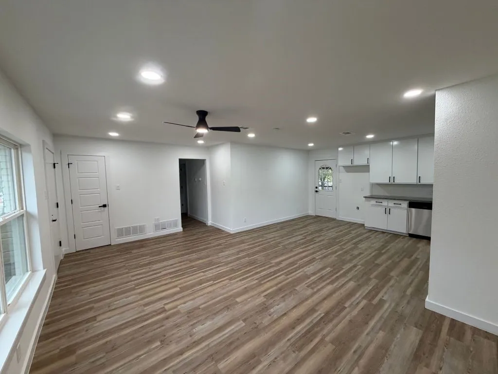 Single Family Residence For Sale in Tarrant County , 905 Brown Trail, Bedford, Texas 76022, 3 Bedrooms, 2 Bathrooms, 1 Garage spaces, 1,572 Sqft, built in 1956, Preowned, Price $287,000, mls#21120355, Real Estate Agent in Bedford, Homes For Sale in Tarrant county, Homes For Sale in Bedford, Realtor in Bedford Texas, Real Estate Brokerage Independent Realty Texas, Luminita Cordes Realtor