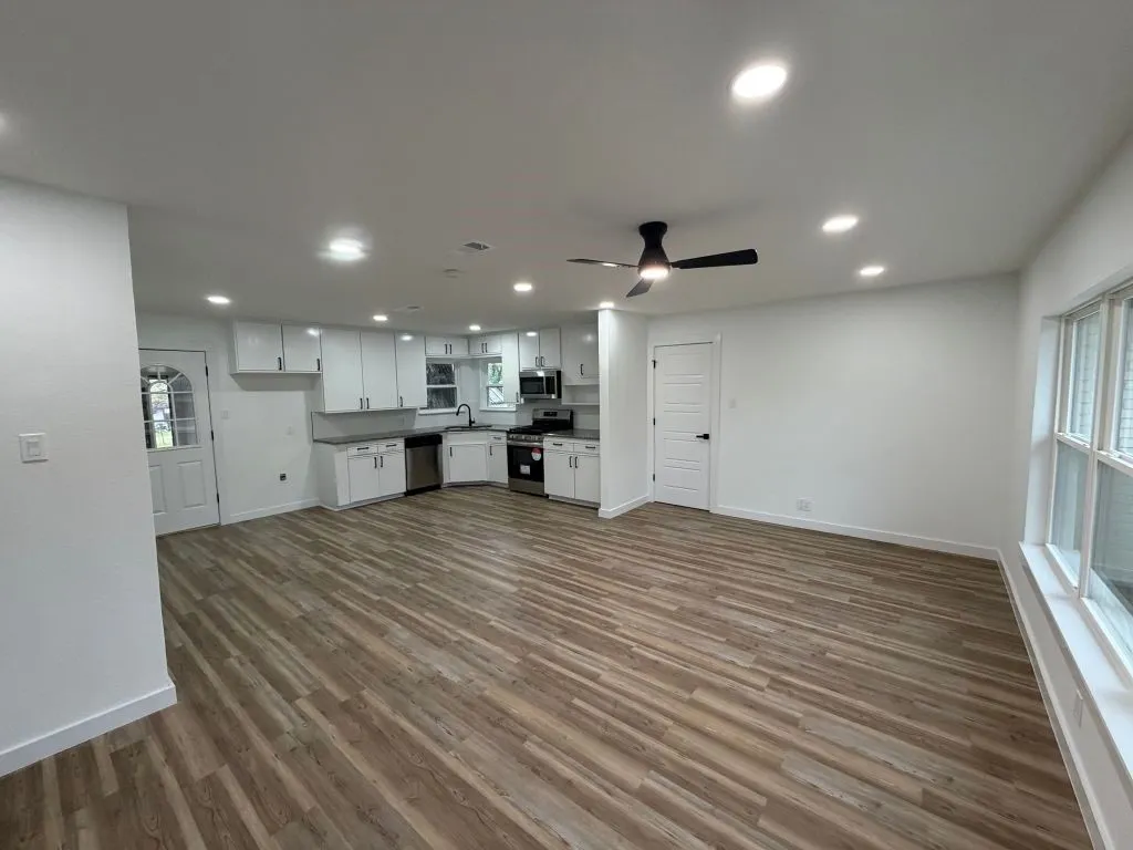 Single Family Residence For Sale in Tarrant County , 905 Brown Trail, Bedford, Texas 76022, 3 Bedrooms, 2 Bathrooms, 1 Garage spaces, 1,572 Sqft, built in 1956, Preowned, Price $287,000, mls#21120355, Real Estate Agent in Bedford, Homes For Sale in Tarrant county, Homes For Sale in Bedford, Realtor in Bedford Texas, Real Estate Brokerage Independent Realty Texas, Luminita Cordes Realtor