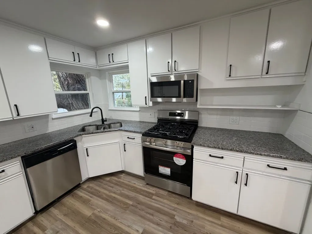 Single Family Residence For Sale in Tarrant County , 905 Brown Trail, Bedford, Texas 76022, 3 Bedrooms, 2 Bathrooms, 1 Garage spaces, 1,572 Sqft, built in 1956, Preowned, Price $287,000, mls#21120355, Real Estate Agent in Bedford, Homes For Sale in Tarrant county, Homes For Sale in Bedford, Realtor in Bedford Texas, Real Estate Brokerage Independent Realty Texas, Luminita Cordes Realtor