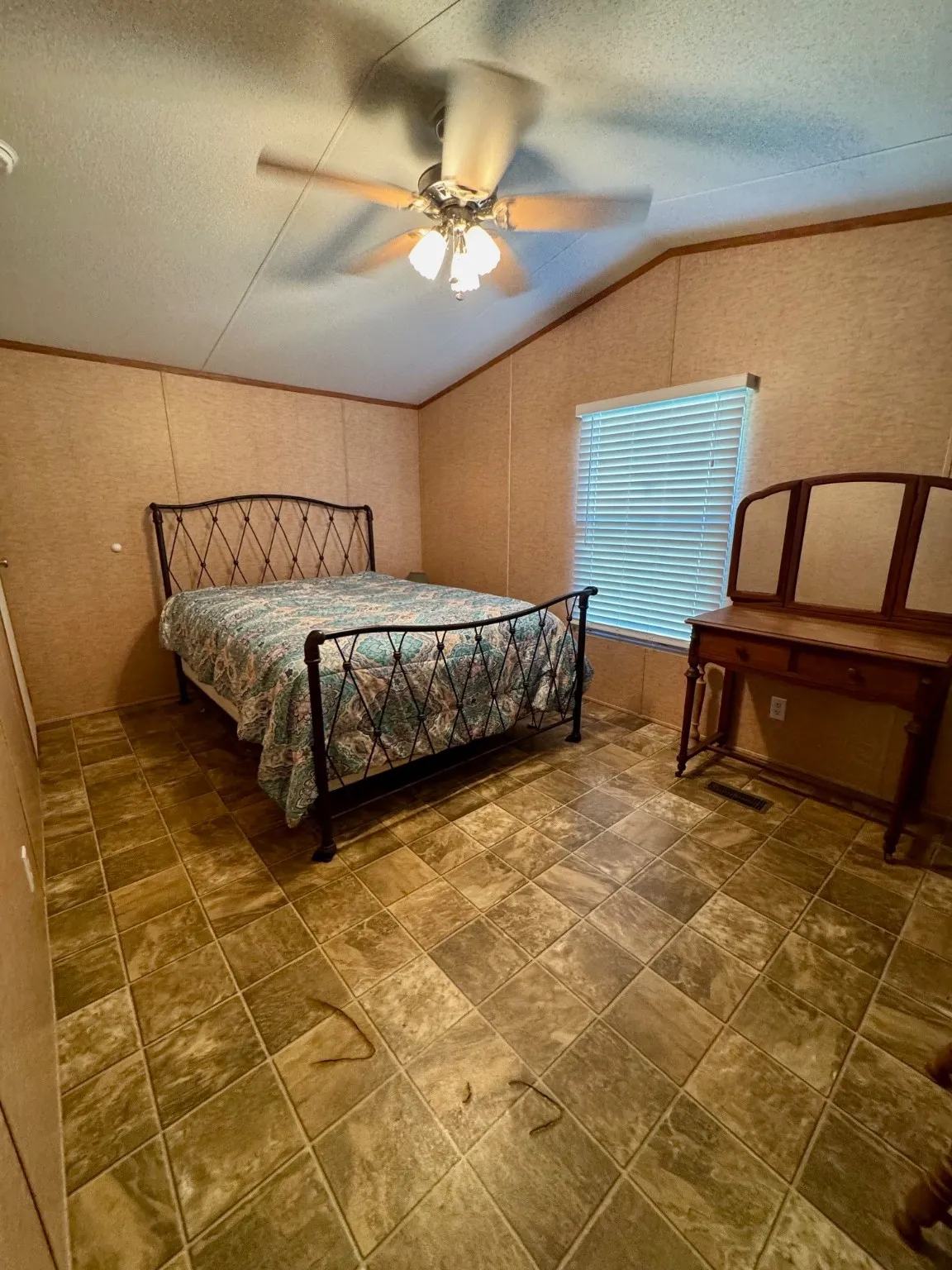 Mobile Home For Sale in Camp County , 244 CR 2602, Pittsburg, Texas 75686, 3 Bedrooms, 2 Bathrooms, Garage spaces, 1,216 Sqft, built in 2010, Price $129,000, mls#21120549, Real Estate Agent in Pittsburg, Homes For Sale in Camp county, Homes For Sale in Pittsburg, Realtor in Pittsburg Texas, Real Estate Brokerage Independent Realty Texas, Luminita Cordes Realtor