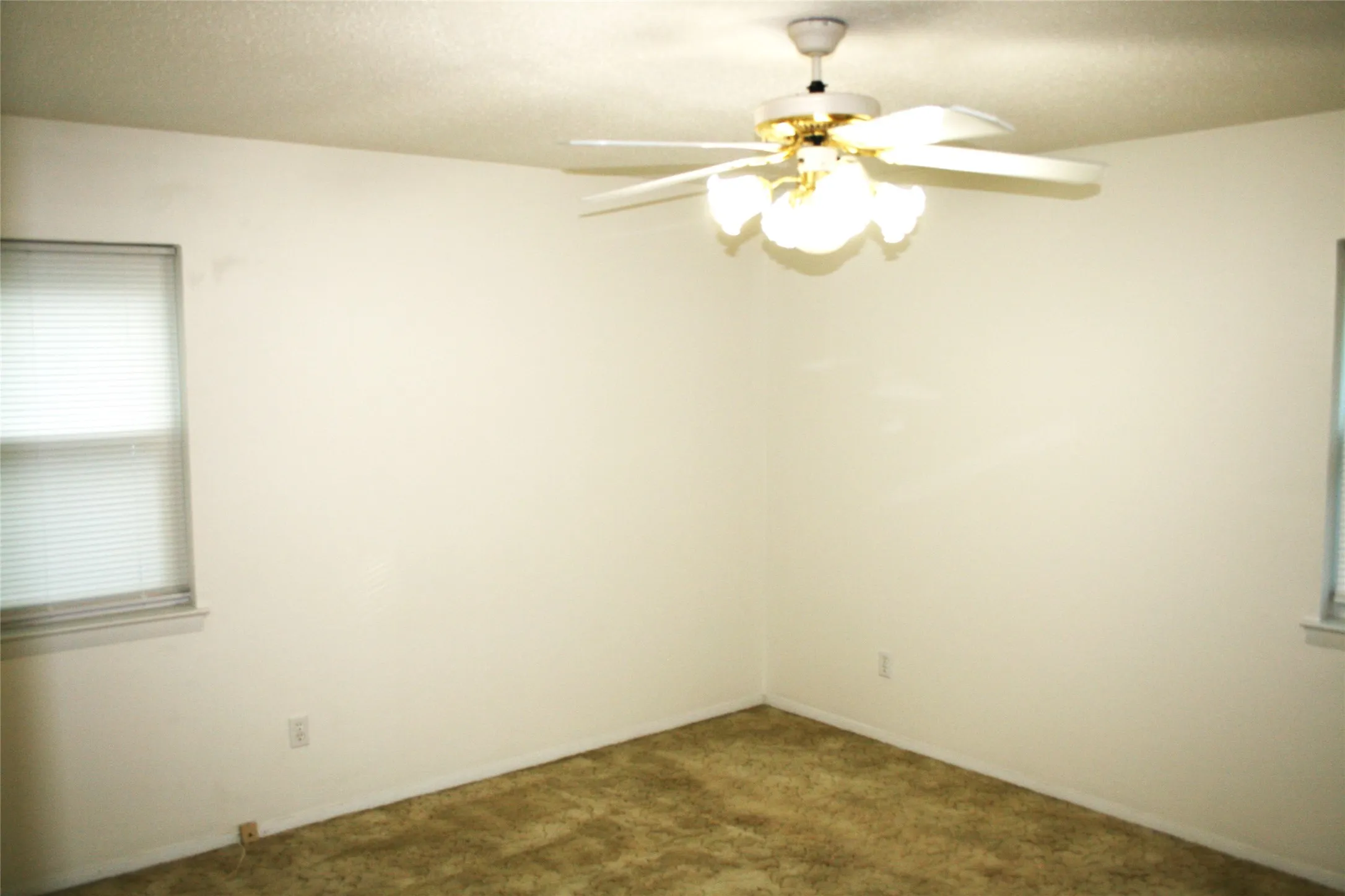 Single Family Residence For Sale in Palo Pinto County , 2510 SE 5 1/2 Street, Mineral Wells, Texas 76067, 3 Bedrooms, 2 Bathrooms, 2 Garage spaces, 1,909 Sqft, built in 1963, Price $305,000, mls#21120638, Real Estate Agent in Mineral Wells, Homes For Sale in Palo Pinto county, Homes For Sale in Mineral Wells, Realtor in Mineral Wells Texas, Real Estate Brokerage Independent Realty Texas, Luminita Cordes Realtor