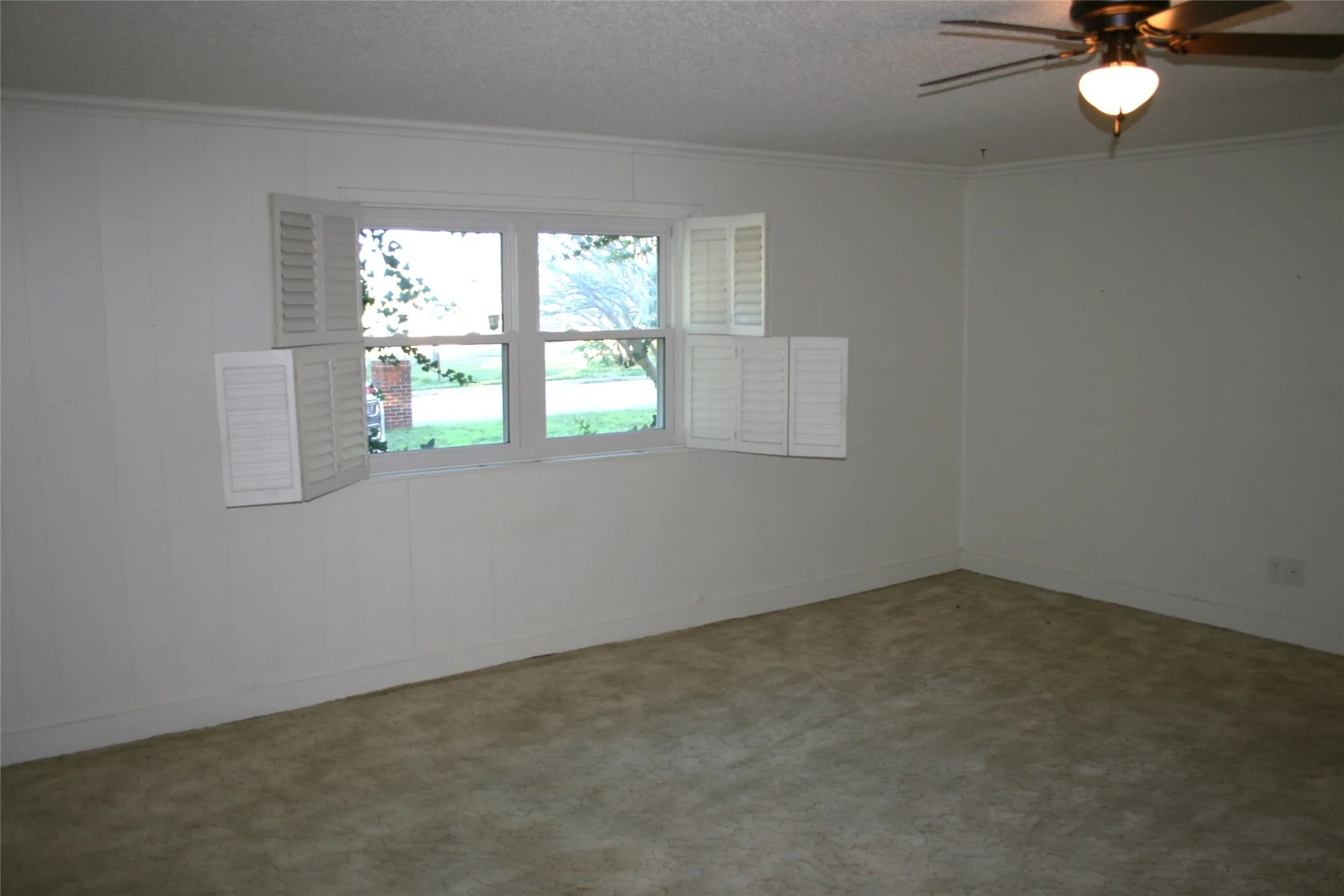 Single Family Residence For Sale in Palo Pinto County , 2510 SE 5 1/2 Street, Mineral Wells, Texas 76067, 3 Bedrooms, 2 Bathrooms, 2 Garage spaces, 1,909 Sqft, built in 1963, Price $305,000, mls#21120638, Real Estate Agent in Mineral Wells, Homes For Sale in Palo Pinto county, Homes For Sale in Mineral Wells, Realtor in Mineral Wells Texas, Real Estate Brokerage Independent Realty Texas, Luminita Cordes Realtor