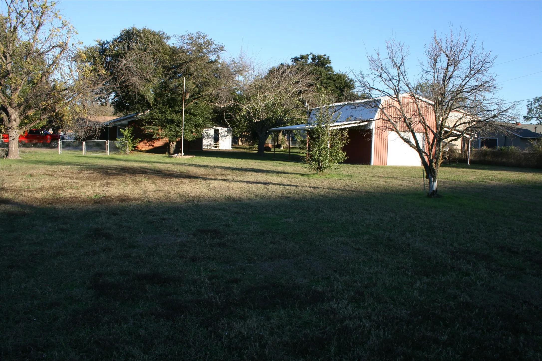 Single Family Residence For Sale in Palo Pinto County , 2510 SE 5 1/2 Street, Mineral Wells, Texas 76067, 3 Bedrooms, 2 Bathrooms, 2 Garage spaces, 1,909 Sqft, built in 1963, Price $305,000, mls#21120638, Real Estate Agent in Mineral Wells, Homes For Sale in Palo Pinto county, Homes For Sale in Mineral Wells, Realtor in Mineral Wells Texas, Real Estate Brokerage Independent Realty Texas, Luminita Cordes Realtor