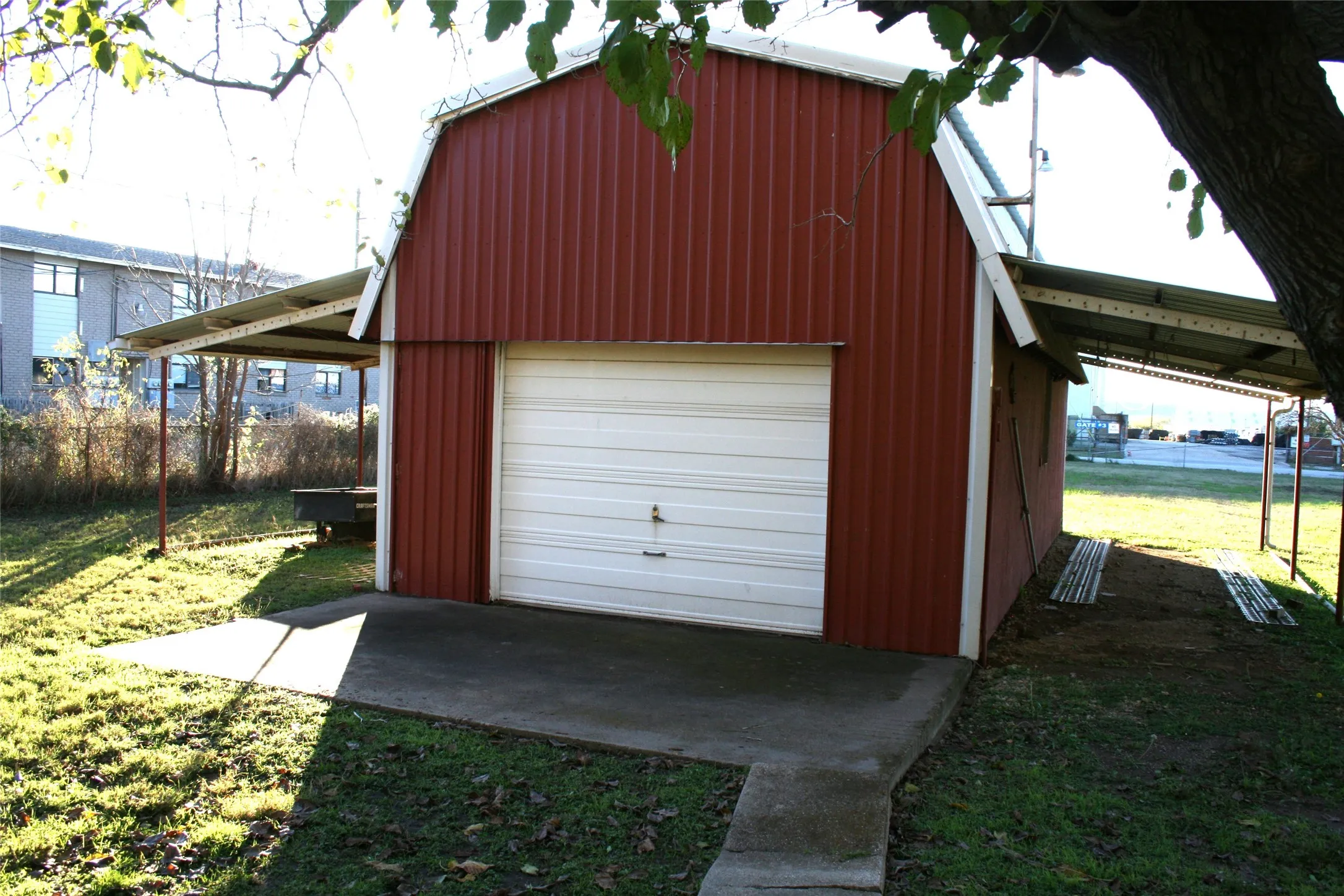 Single Family Residence For Sale in Palo Pinto County , 2510 SE 5 1/2 Street, Mineral Wells, Texas 76067, 3 Bedrooms, 2 Bathrooms, 2 Garage spaces, 1,909 Sqft, built in 1963, Price $305,000, mls#21120638, Real Estate Agent in Mineral Wells, Homes For Sale in Palo Pinto county, Homes For Sale in Mineral Wells, Realtor in Mineral Wells Texas, Real Estate Brokerage Independent Realty Texas, Luminita Cordes Realtor
