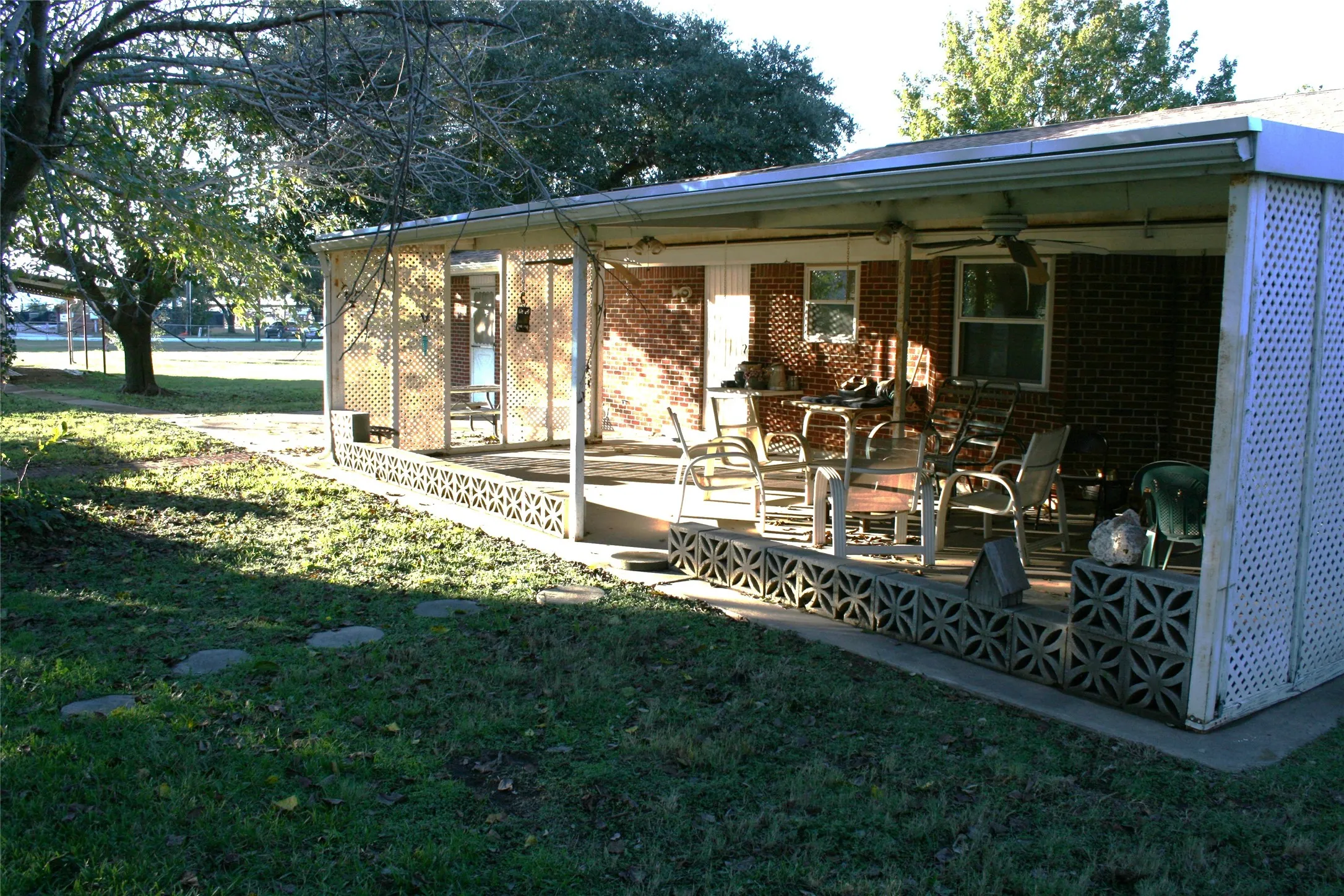 Single Family Residence For Sale in Palo Pinto County , 2510 SE 5 1/2 Street, Mineral Wells, Texas 76067, 3 Bedrooms, 2 Bathrooms, 2 Garage spaces, 1,909 Sqft, built in 1963, Price $305,000, mls#21120638, Real Estate Agent in Mineral Wells, Homes For Sale in Palo Pinto county, Homes For Sale in Mineral Wells, Realtor in Mineral Wells Texas, Real Estate Brokerage Independent Realty Texas, Luminita Cordes Realtor