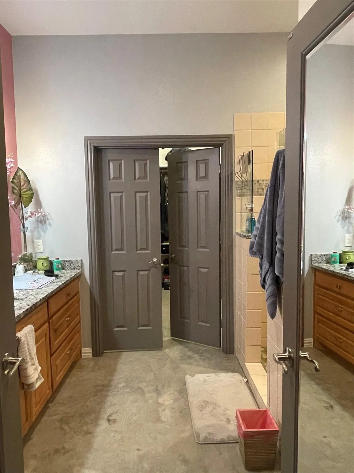 Single Family Residence For Sale in Ellis County , 225 S Overlook Drive, Red Oak, Texas 75154, 3 Bedrooms, 3 Bathrooms, 2 Garage spaces, 2,790 Sqft, built in 2018, Price $465,000, mls#21120665, Real Estate Agent in Red Oak, Homes For Sale in Ellis county, Homes For Sale in Red Oak, Realtor in Red Oak Texas, Real Estate Brokerage Independent Realty Texas, Luminita Cordes Realtor
