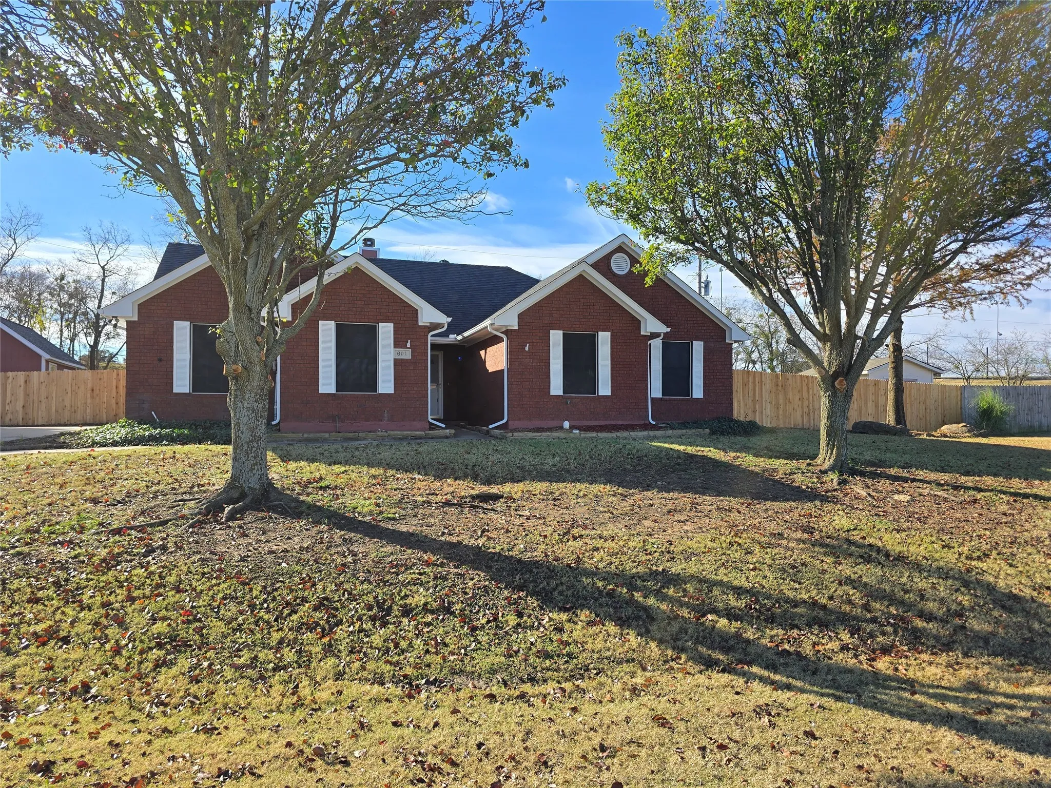 Single Family Residence For Sale in Grayson County , 601 Preston Glen, Gunter, Texas 75058, 3 Bedrooms, 2 Bathrooms, 2 Garage spaces, 1,470 Sqft, built in 1999, Price $329,000, mls#21120697, Real Estate Agent in Gunter, Homes For Sale in Grayson county, Homes For Sale in Gunter, Realtor in Gunter Texas, Real Estate Brokerage Independent Realty Texas, Luminita Cordes Realtor