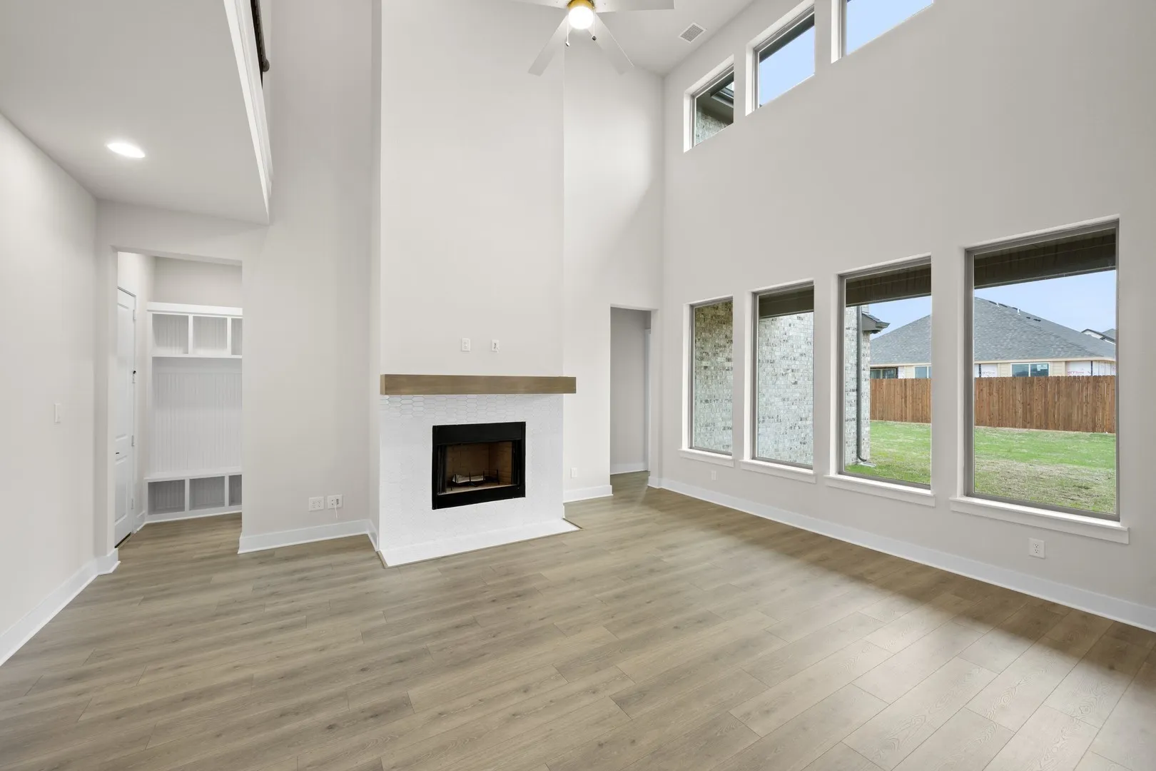 5401 Rowlan- Living Room-6153