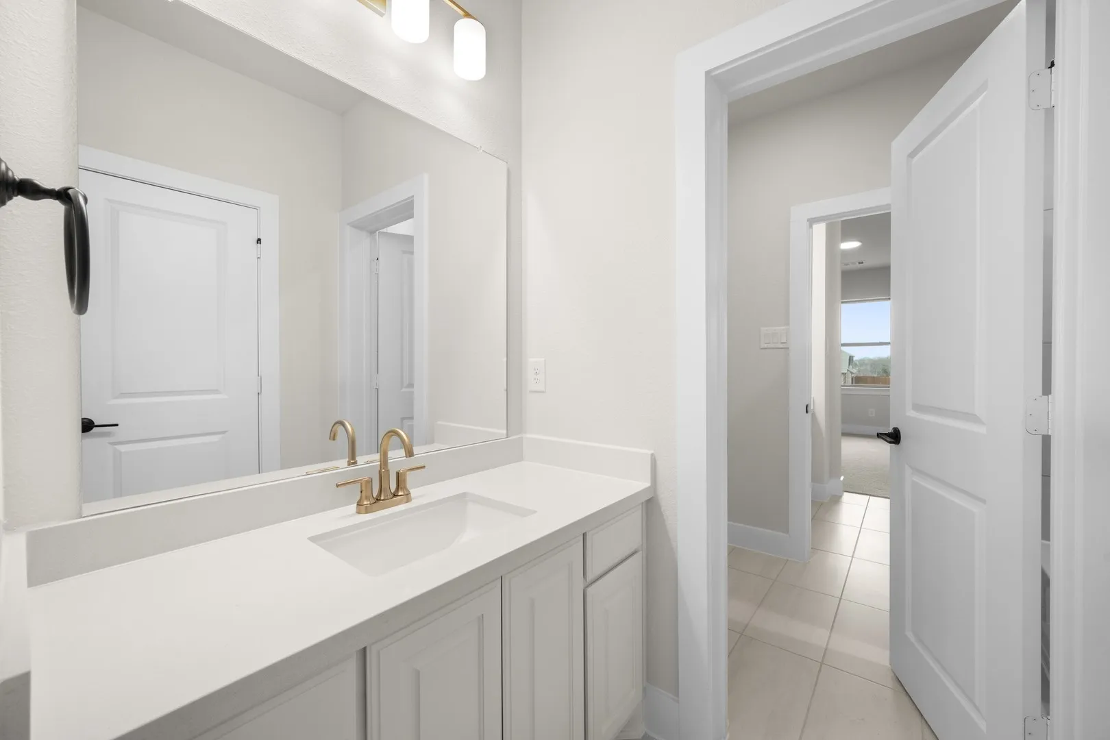 5401 Rowlan- Bathroom-6322