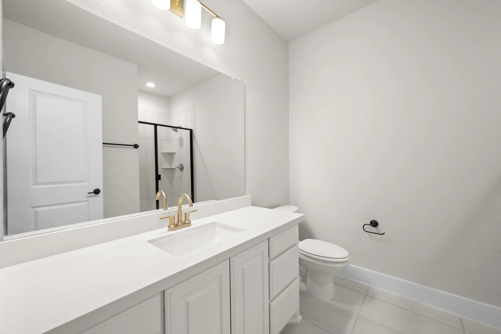 5401 Rowlan- Bathroom-6312
