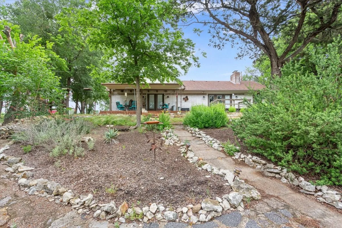 Single Family Residence For Sale in Mc Lennan County , 649 Wedgewood Drive, China Spring, Texas 76633, 3 Bedrooms, 5 Bathrooms, Garage spaces, 2,505 Sqft, built in 1968, Preowned, Price $614,900, mls#21120811, Real Estate Agent in China Spring, Homes For Sale in Mc Lennan county, Homes For Sale in China Spring, Realtor in China Spring Texas, Real Estate Brokerage Independent Realty Texas, Luminita Cordes Realtor