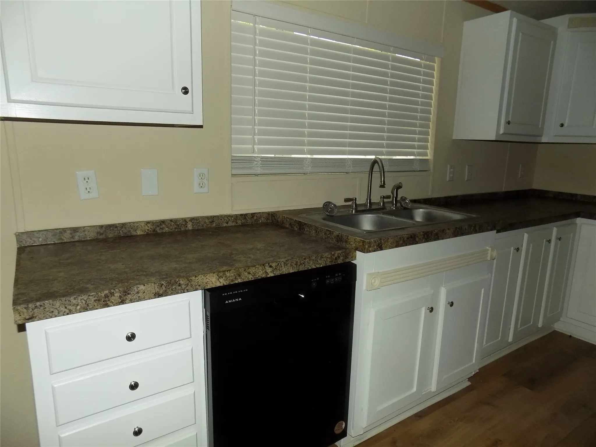 Can't get enough of this wonder, spacious kitchen.