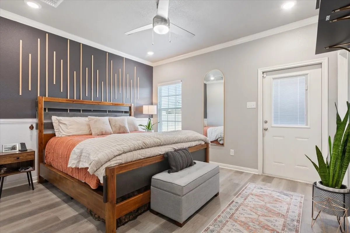 Bedroom featuring light wood-style flooring, a ceiling fan, recessed lighting, and crown molding