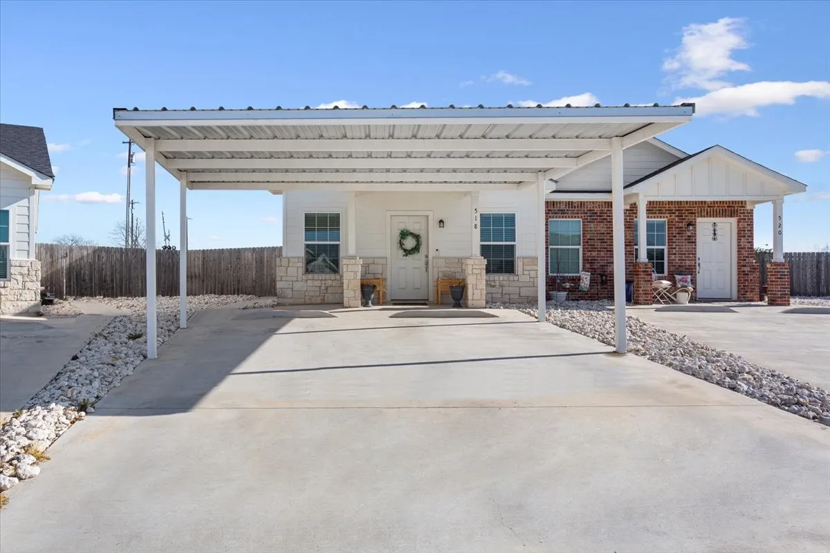 Townhouse For Sale in Mc Lennan County , 518 Alamo Court, Mc Gregor, Texas 76657, 2 Bedroom, 2 Bathroom, Garage spaces, 1,080 Sqft, built in 2022, Preowned, Price $199,900, mls#21120860, Real Estate Agent in Mc Gregor, Homes For Sale in Mc Lennan county, Homes For Sale in Mc Gregor, Realtor in Mc Gregor Texas, Real Estate Brokerage Independent Realty Texas, Luminita Cordes Realtor