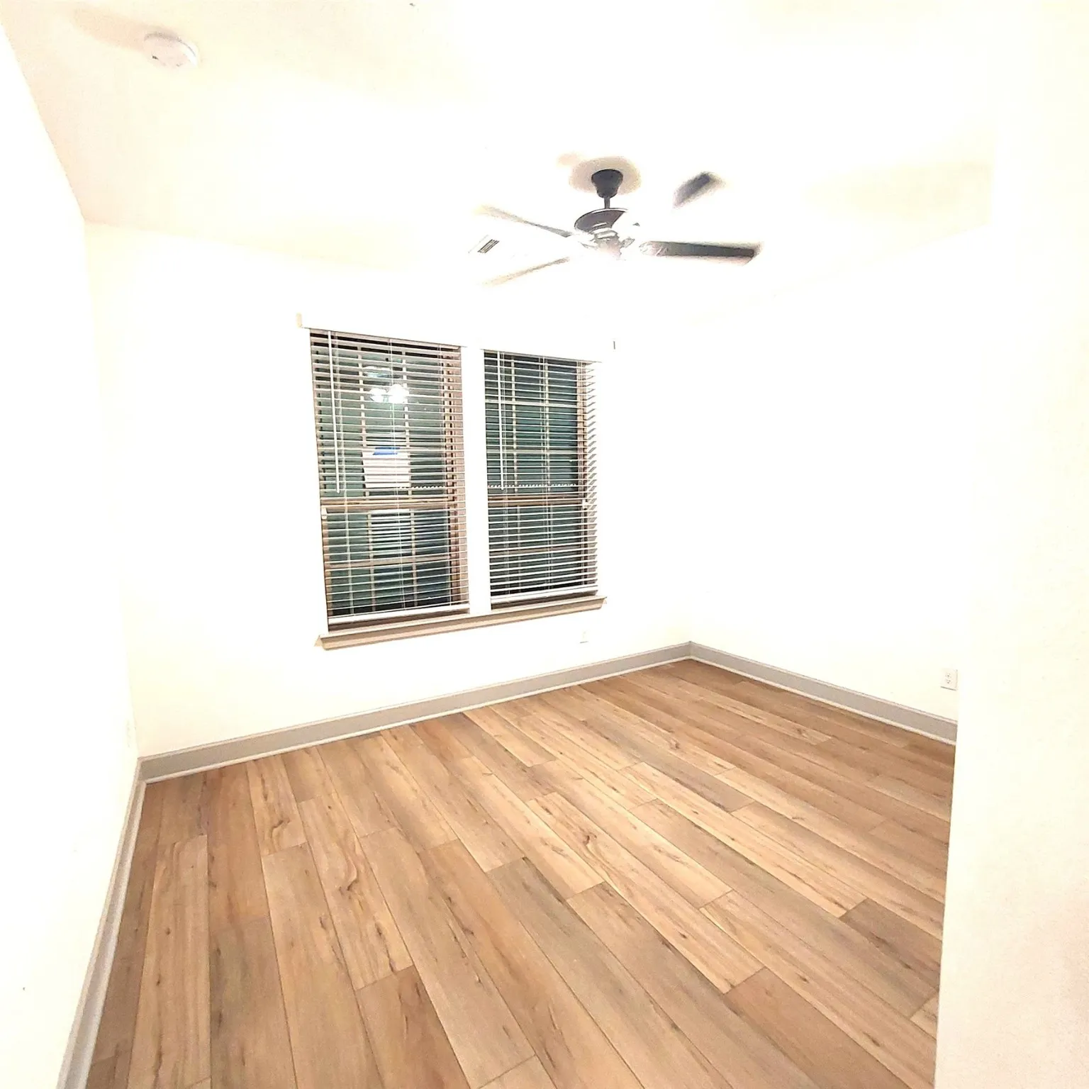 Single Family Residence For Sale in Rockwall County , 5067 Stream Turn Drive, Royse City, Texas 75189, 5 Bedroom, 4 Bathroom, 2 Garage spaces, 3,345 Sqft, built in 2023, Preowned, mls#21120011, Real Estate Agent in Royse City, Homes For Sale in Rockwall county, Homes For Sale in Royse City, Realtor in Royse City Texas, Real Estate Brokerage Independent Realty Texas, Luminita Cordes Realtor